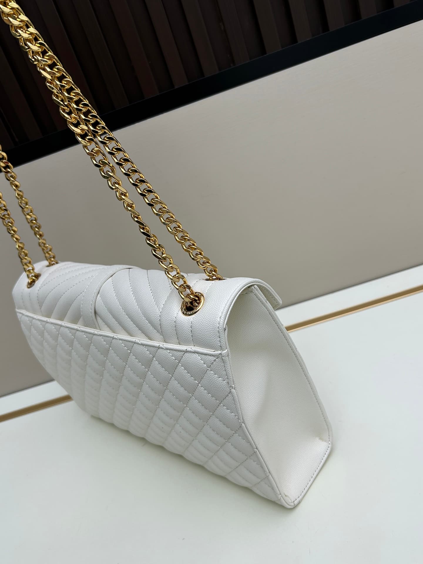 C8697 👏👏YSL Saint Laurent = a really popular product again🔥 It’s absolutely trendy right now. A designer with decades of experience would never miss out on such a stylish design. It’s like a mysterious warrior who protects its owner, loyal and cool. The l — image 3