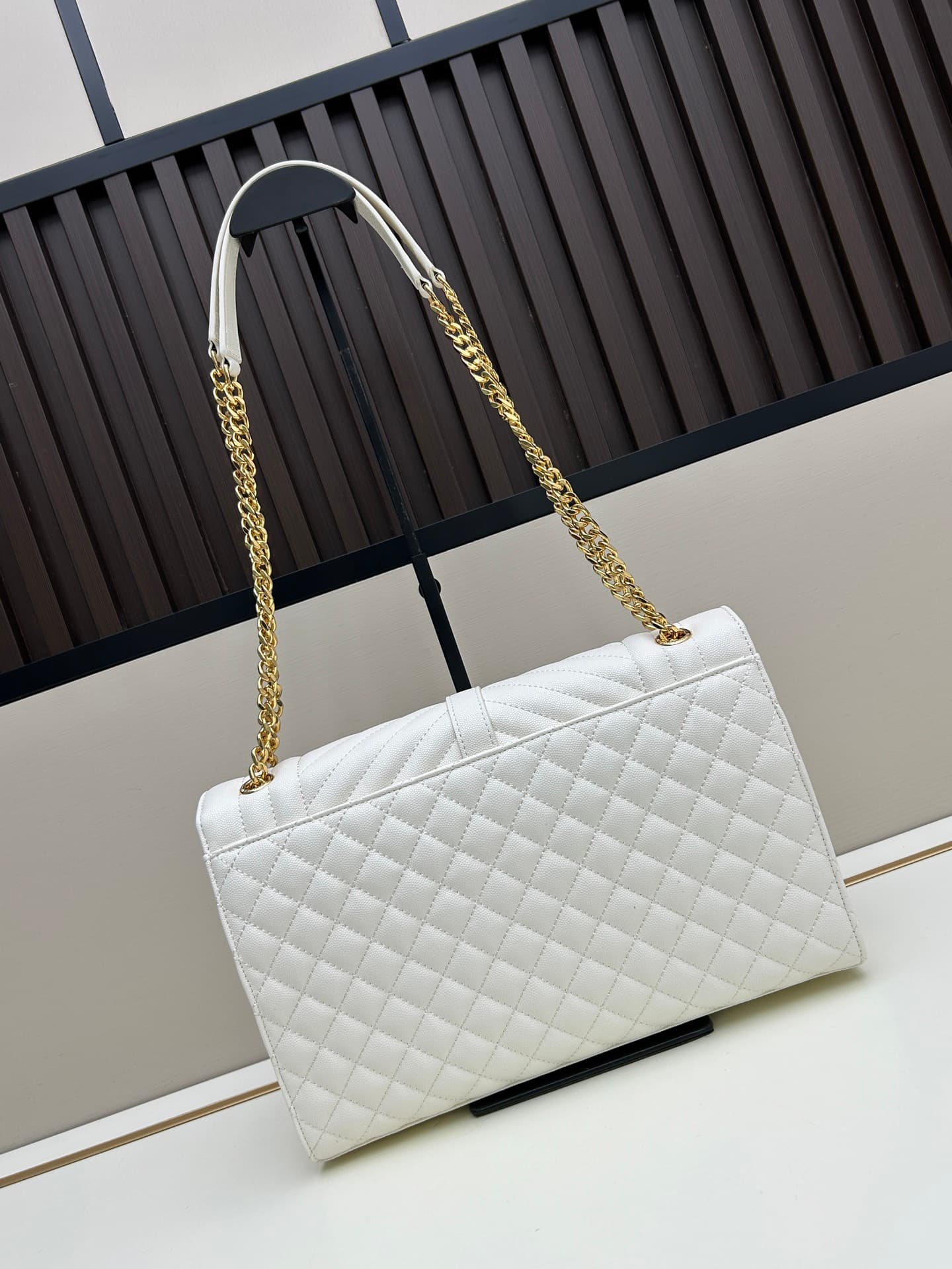 C8697 👏👏YSL Saint Laurent = a really popular product again🔥 It’s absolutely trendy right now. A designer with decades of experience would never miss out on such a stylish design. It’s like a mysterious warrior who protects its owner, loyal and cool. The l — image 2