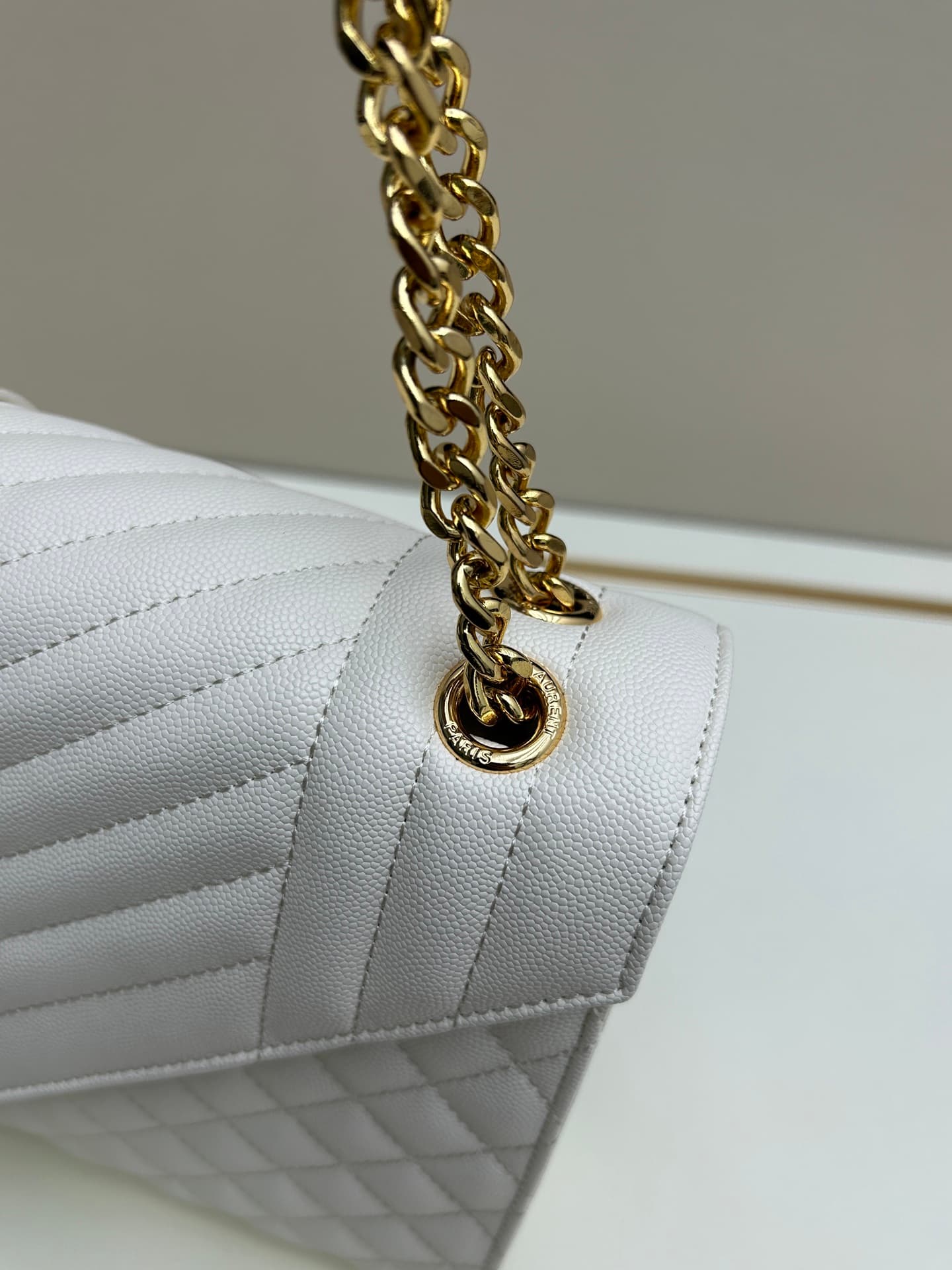 C8697 👏👏YSL Saint Laurent = a really popular product again🔥 It’s absolutely trendy right now. A designer with decades of experience would never miss out on such a stylish design. It’s like a mysterious warrior who protects its owner, loyal and cool. The l — image 5