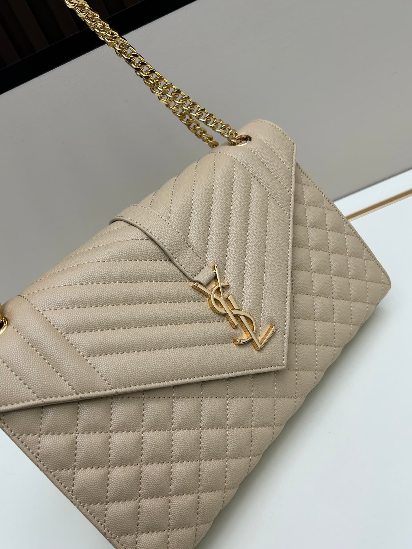 C8696 👏👏YSL Saint Laurent = a truly amazing product 🔥 A popular item has been released once again[怄火] These intricate styles are extremely popular these days. Of course, a design expert of this level wouldn’t miss out on this product either. It’s like a m — image 4