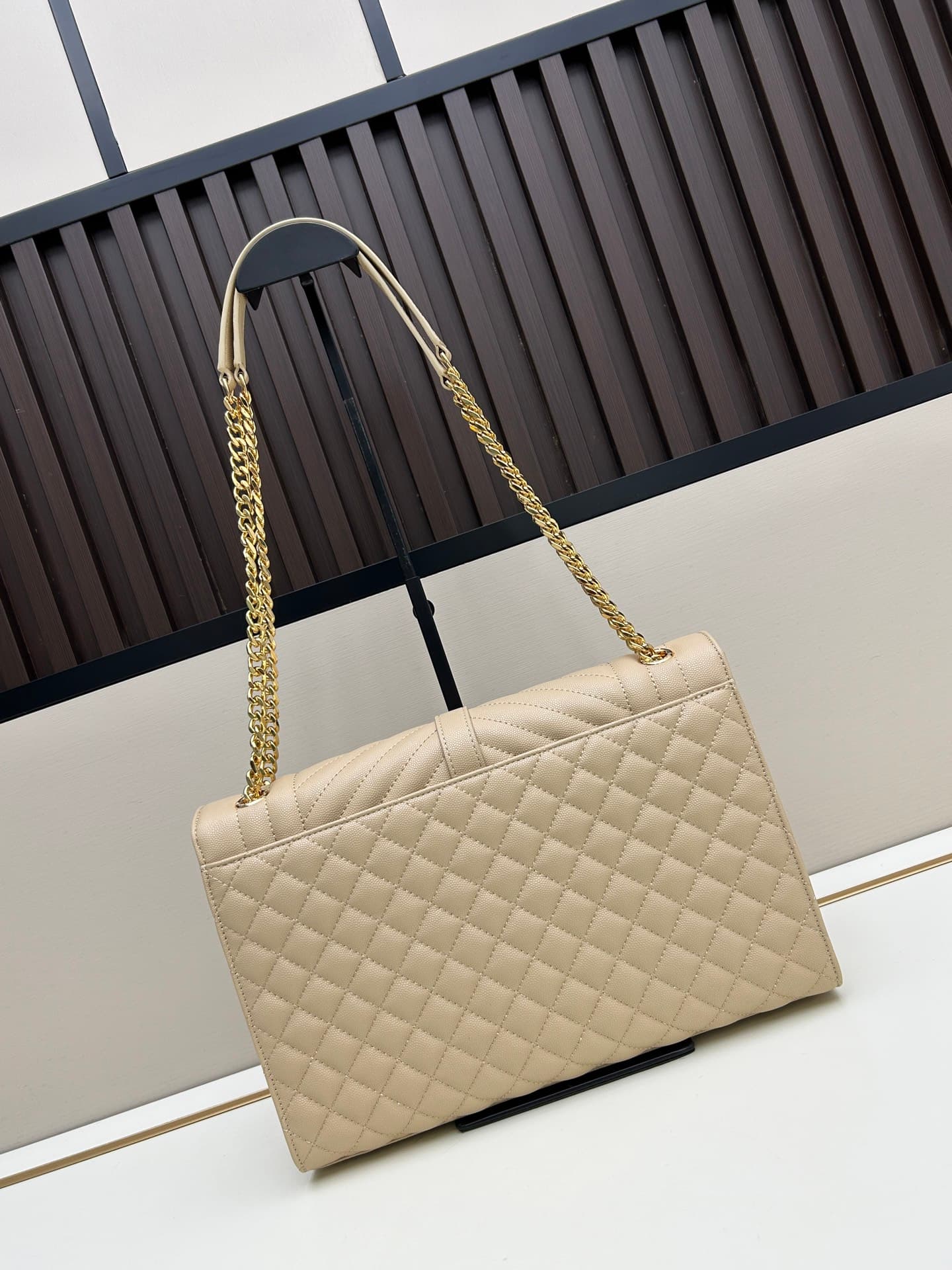 C8696 👏👏YSL Saint Laurent = a truly amazing product 🔥 A popular item has been released once again[怄火] These intricate styles are extremely popular these days. Of course, a design expert of this level wouldn’t miss out on this product either. It’s like a m — image 2
