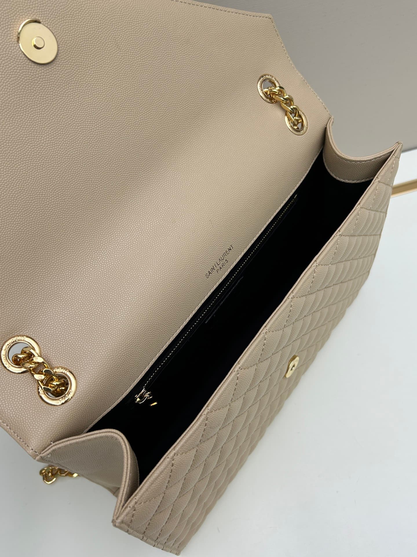 C8696 👏👏YSL Saint Laurent = a truly amazing product 🔥 A popular item has been released once again[怄火] These intricate styles are extremely popular these days. Of course, a design expert of this level wouldn’t miss out on this product either. It’s like a m — image 8