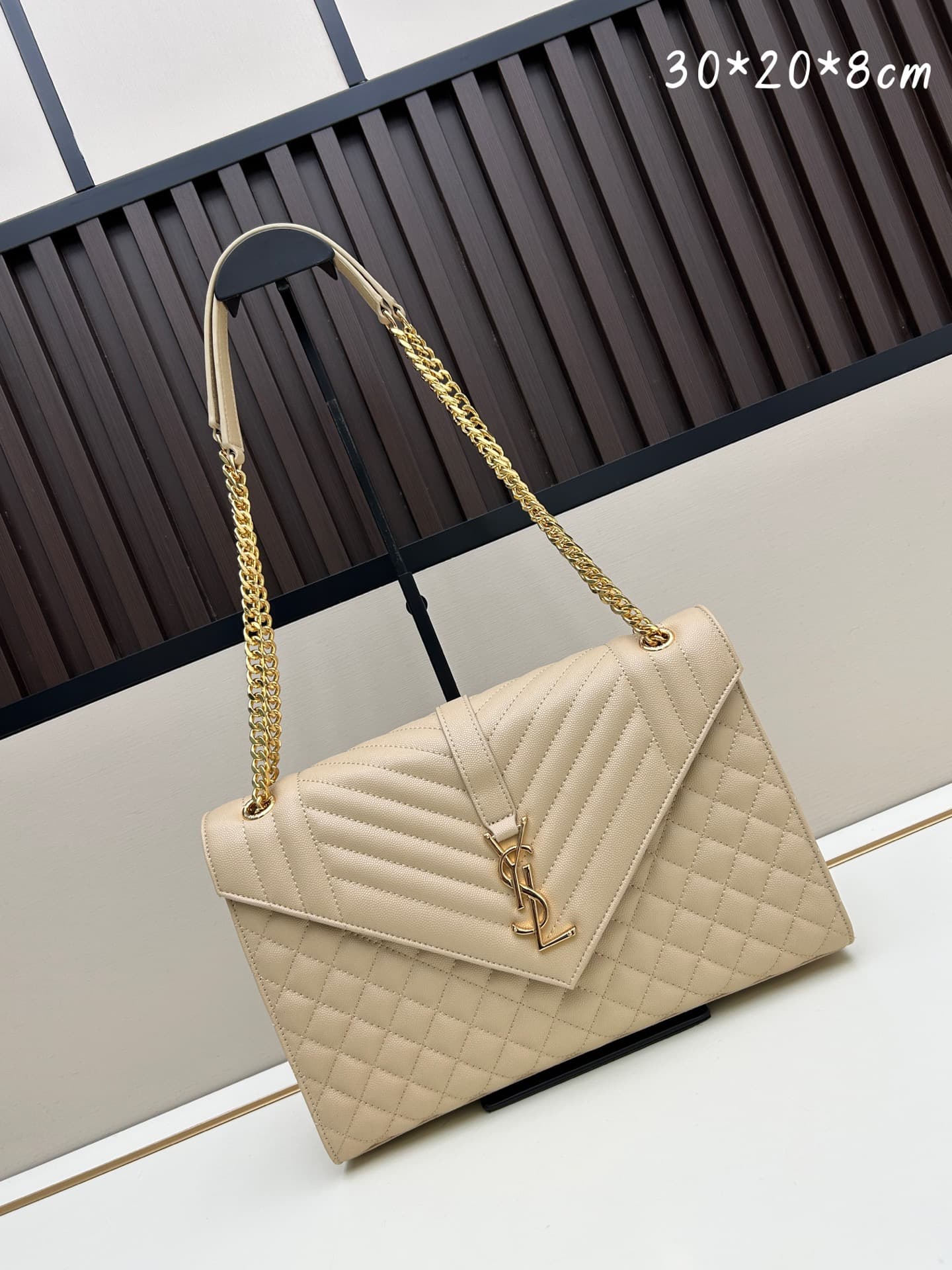 C8694 👏👏YSL Saint Laurent = a fantastic new product that’s a hit🔥. These intricate styles are extremely popular right now. Of course, a designer of this level wouldn’t miss out on such a product. It’s like a mysterious warrior guarding its owner, loyal an — image 3