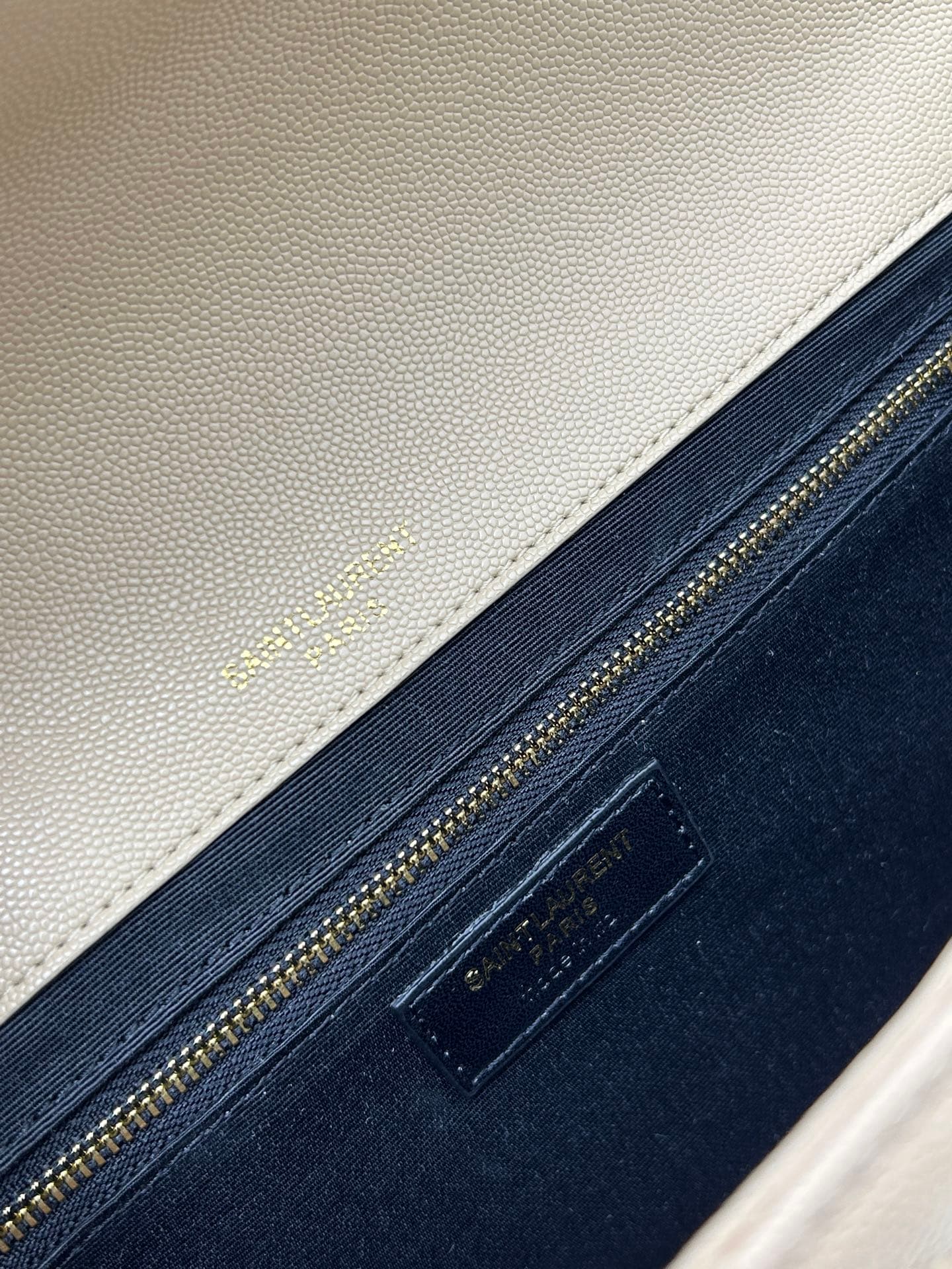 C8696 👏👏YSL Saint Laurent = a truly amazing product 🔥 A popular item has been released once again[怄火] These intricate styles are extremely popular these days. Of course, a design expert of this level wouldn’t miss out on this product either. It’s like a m — image 7