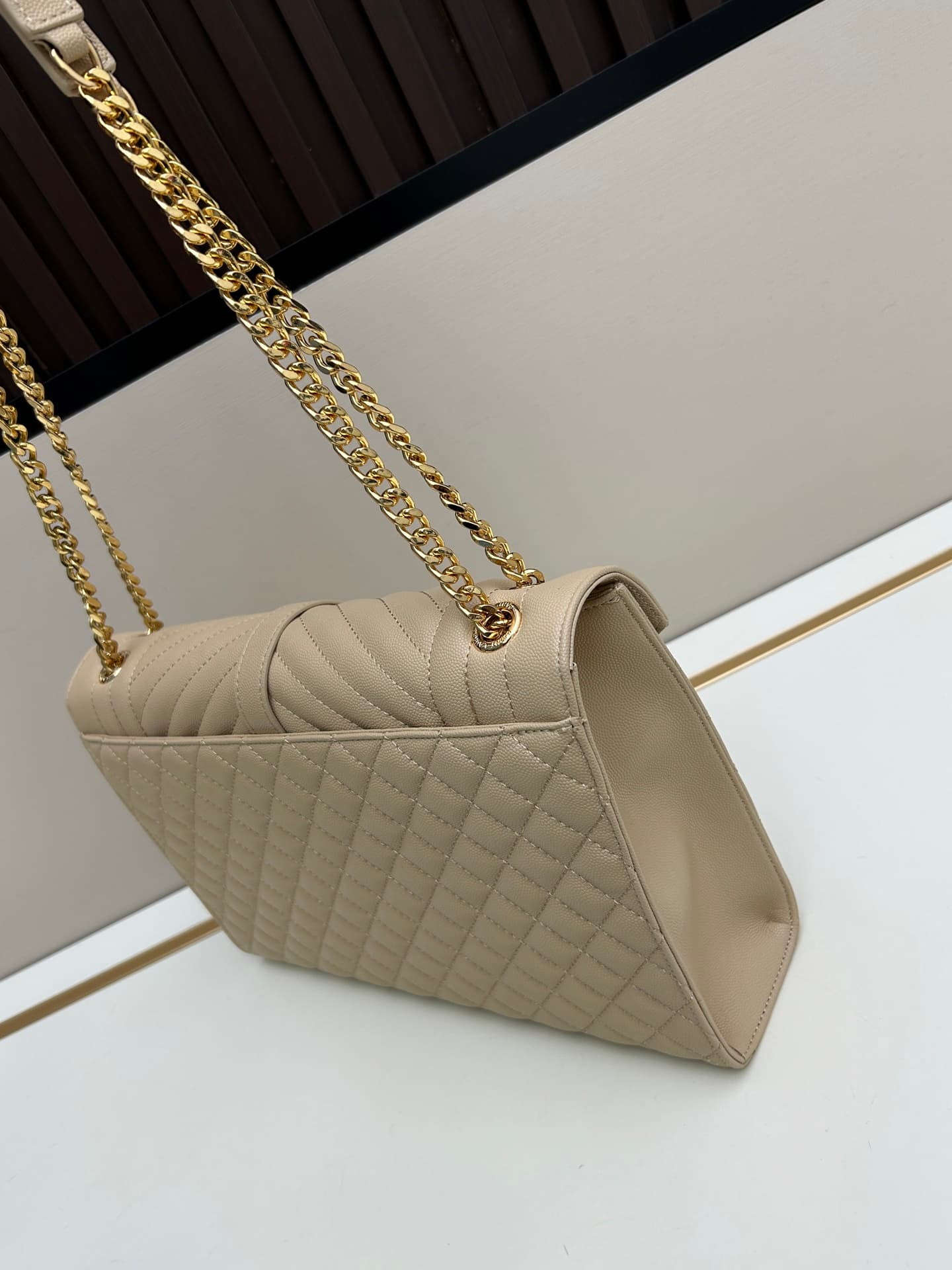 C8696 👏👏YSL Saint Laurent = a truly amazing product 🔥 A popular item has been released once again[怄火] These intricate styles are extremely popular these days. Of course, a design expert of this level wouldn’t miss out on this product either. It’s like a m — image 3