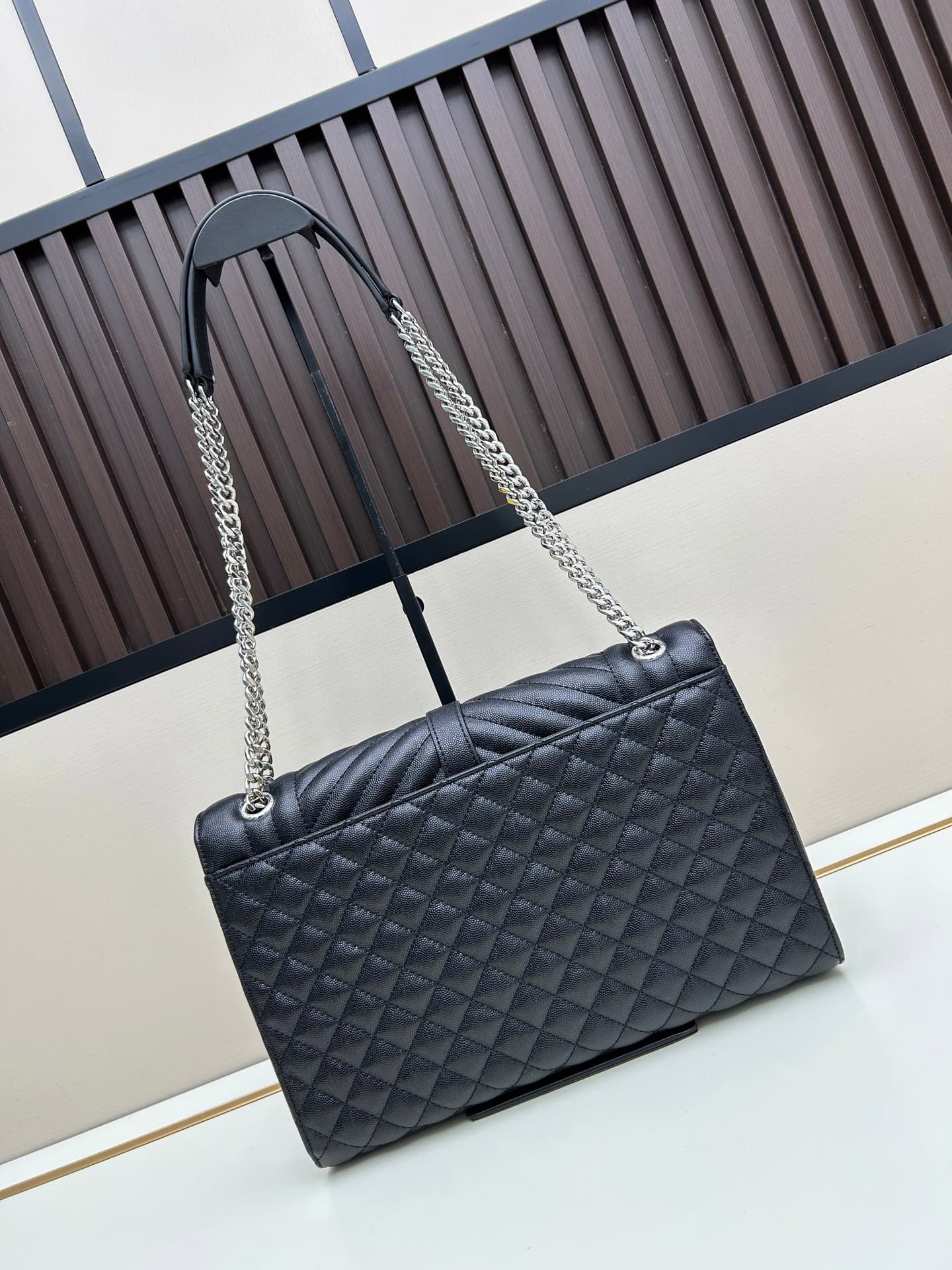 C8695 👏👏YSL Saint Laurent = a truly amazing design again🔥 A popular product has been released[怄火] These intricate styles are extremely popular these days. Of course, a designer with decades of experience wouldn’t miss out on this design. It’s like a myste — image 2