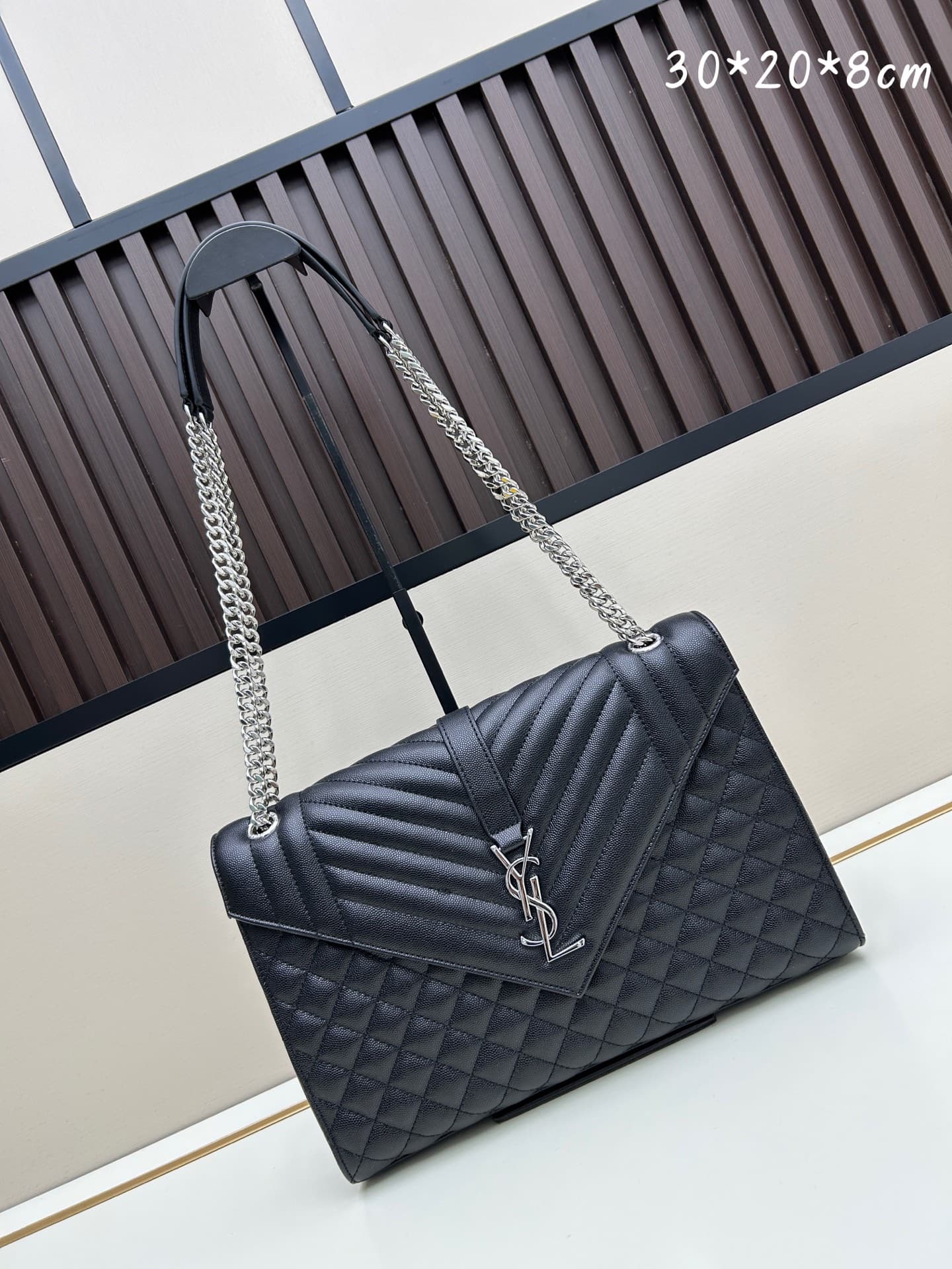 C8694 👏👏YSL Saint Laurent = a fantastic new product that’s a hit🔥. These intricate styles are extremely popular right now. Of course, a designer of this level wouldn’t miss out on such a product. It’s like a mysterious warrior guarding its owner, loyal an — image 4