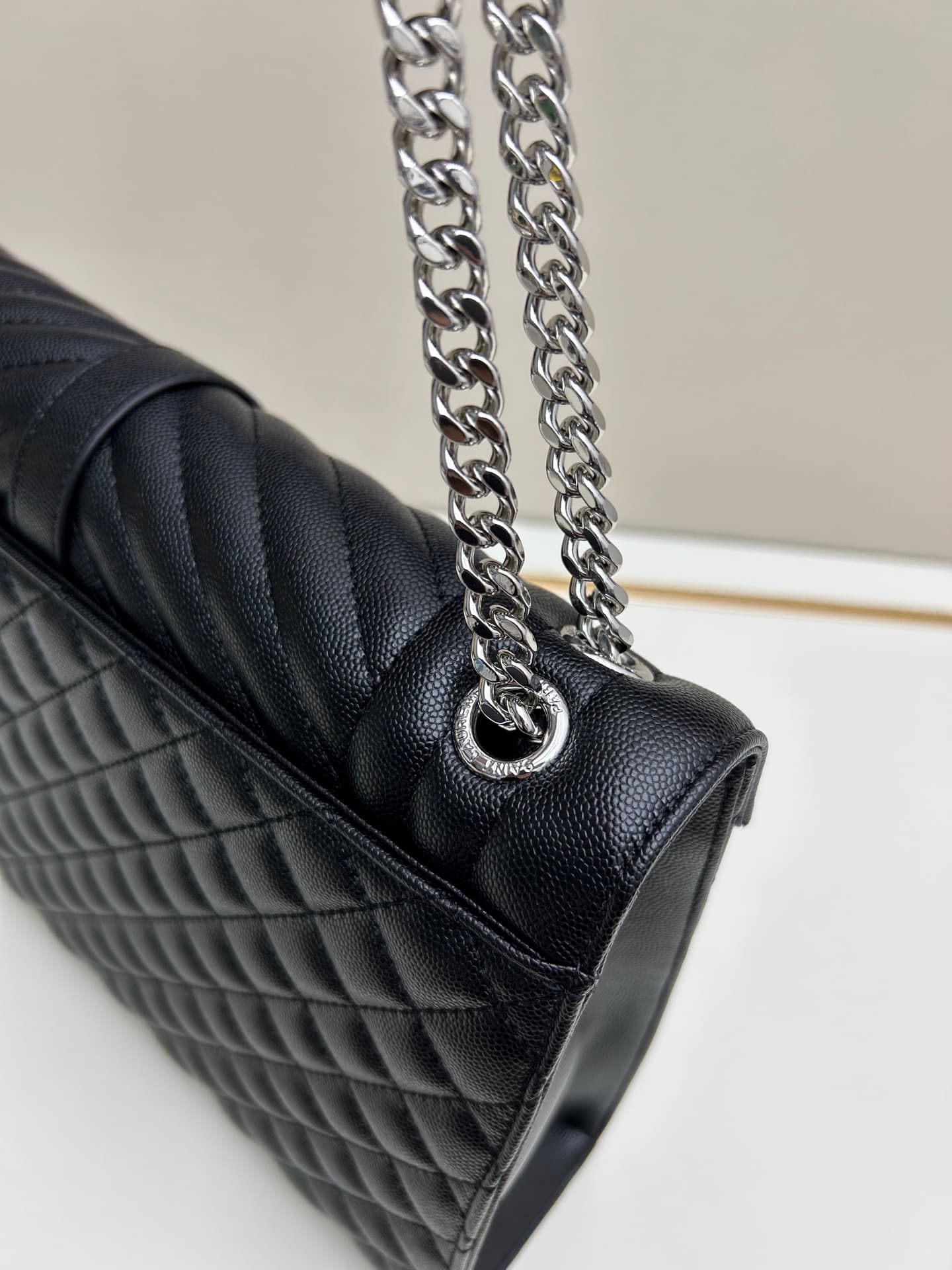 C8695 👏👏YSL Saint Laurent = a truly amazing design again🔥 A popular product has been released[怄火] These intricate styles are extremely popular these days. Of course, a designer with decades of experience wouldn’t miss out on this design. It’s like a myste — image 4