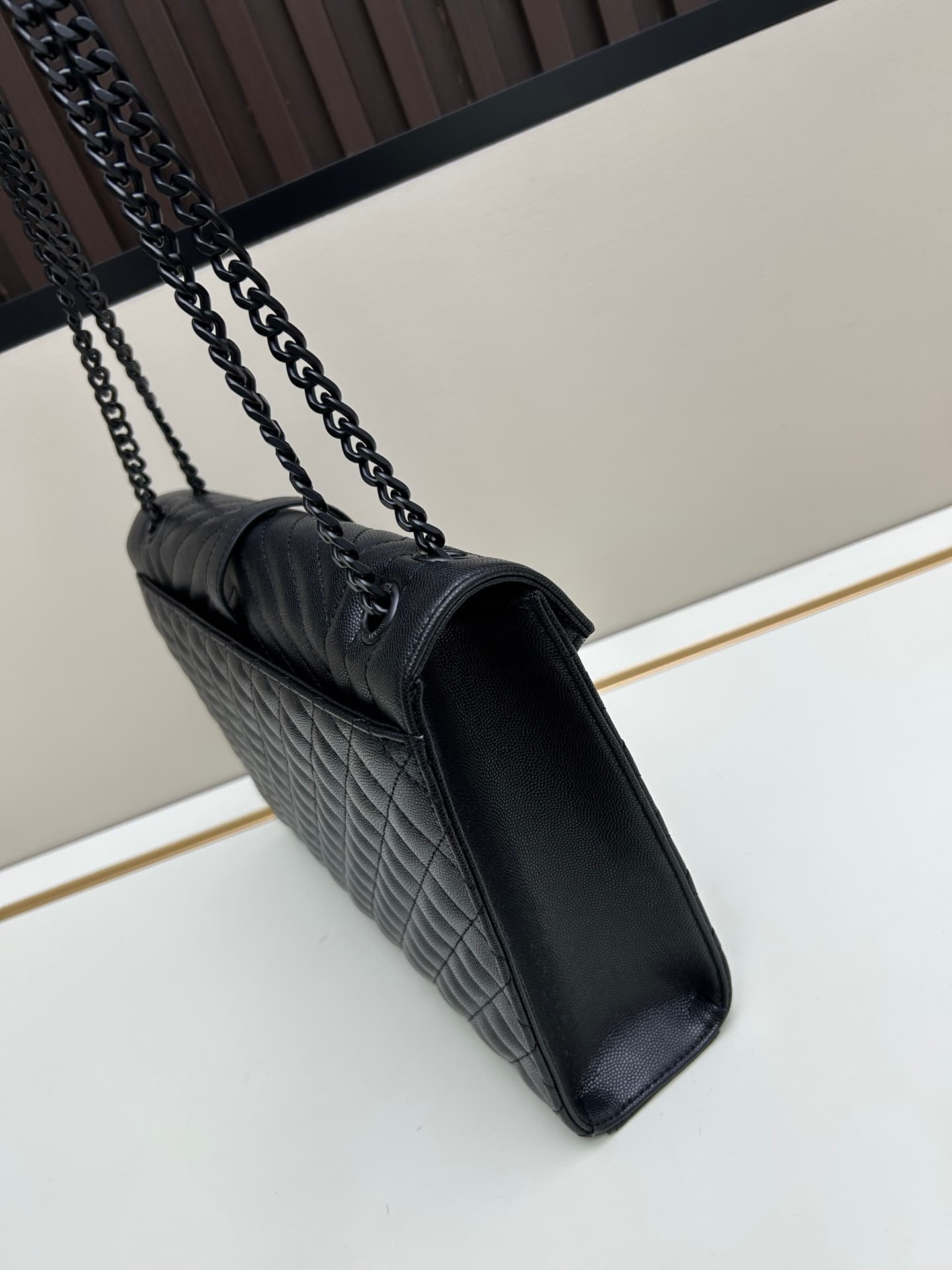 C8693 👏👏YSL Saint Laurent = a fantastic new product that’s a hit[怄火] These intricate styles are extremely popular right now. Of course, a designer with decades of experience wouldn’t miss out on this design. It’s like a mysterious warrior guarding its own — image 3