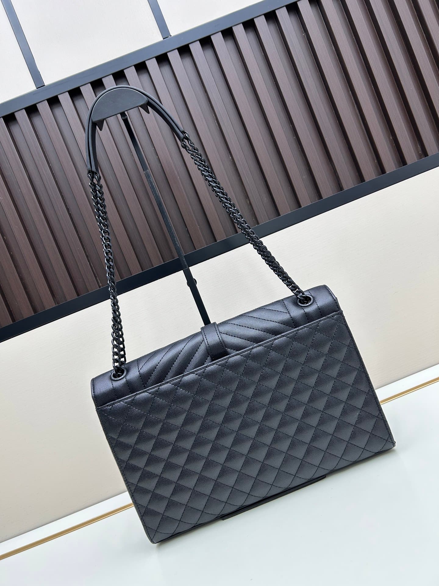 C8693 👏👏YSL Saint Laurent = a fantastic new product that’s a hit[怄火] These intricate styles are extremely popular right now. Of course, a designer with decades of experience wouldn’t miss out on this design. It’s like a mysterious warrior guarding its own — image 2
