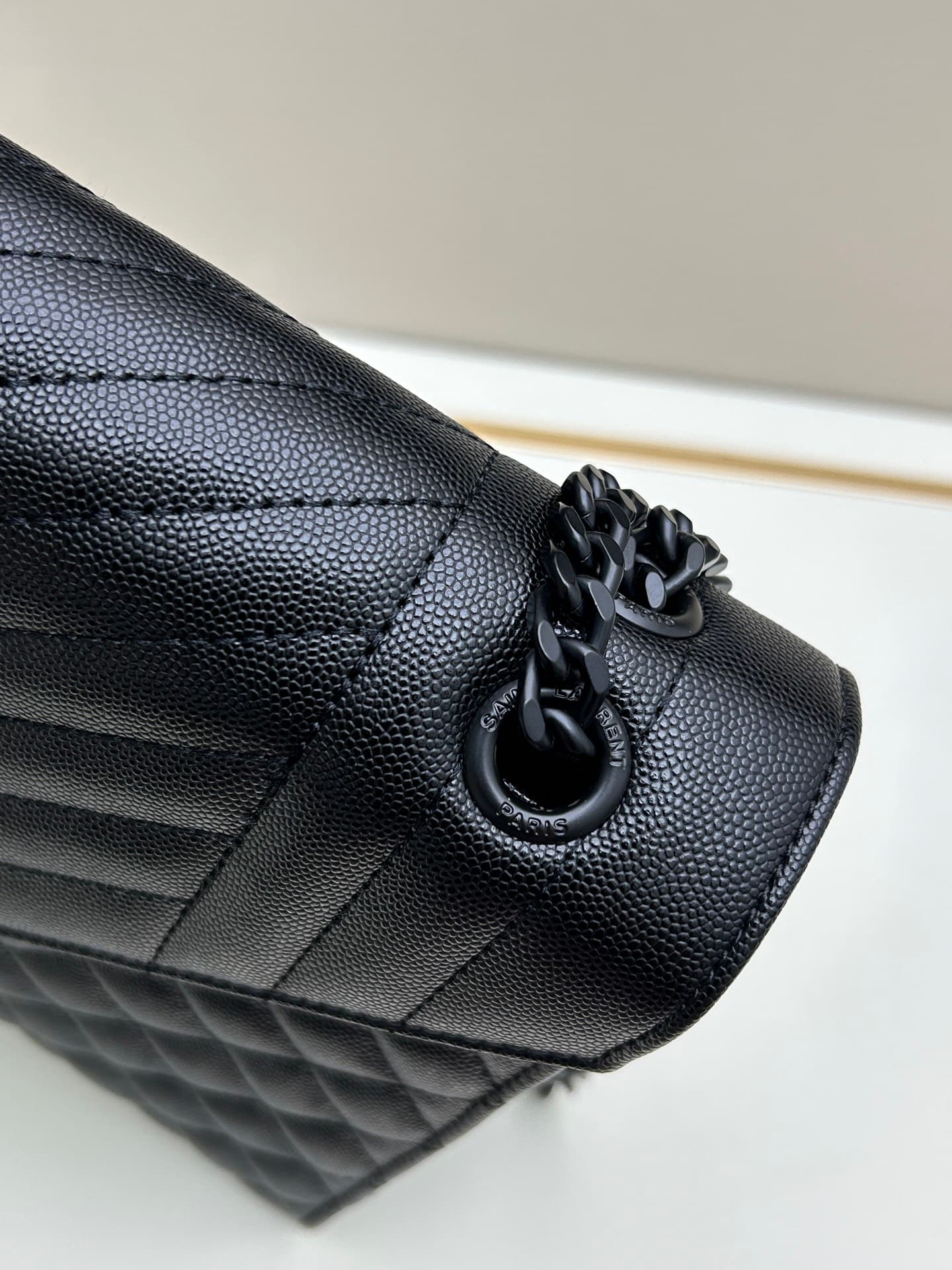C8693 👏👏YSL Saint Laurent = a fantastic new product that’s a hit[怄火] These intricate styles are extremely popular right now. Of course, a designer with decades of experience wouldn’t miss out on this design. It’s like a mysterious warrior guarding its own — image 5