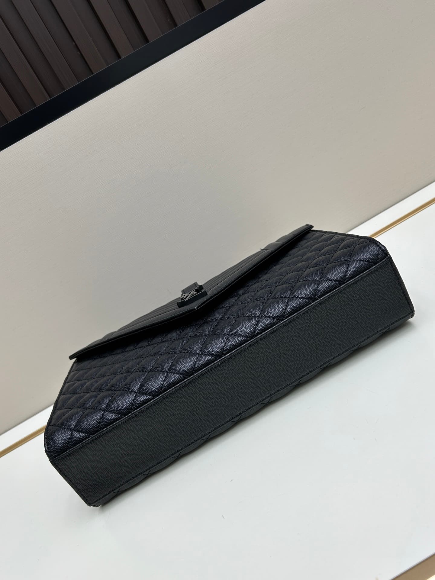 C8693 👏👏YSL Saint Laurent = a fantastic new product that’s a hit[怄火] These intricate styles are extremely popular right now. Of course, a designer with decades of experience wouldn’t miss out on this design. It’s like a mysterious warrior guarding its own — image 6