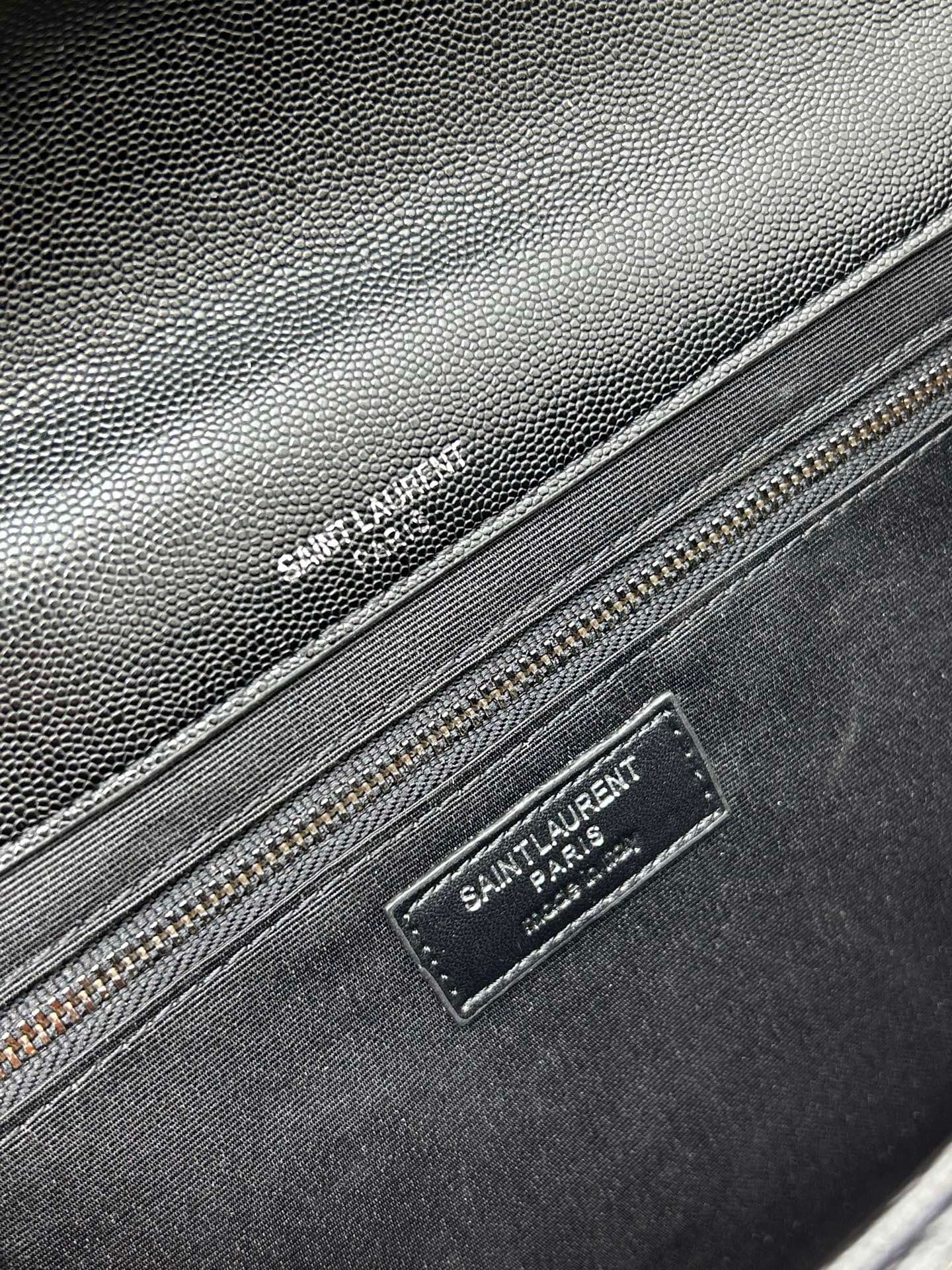 C8693 👏👏YSL Saint Laurent = a fantastic new product that’s a hit[怄火] These intricate styles are extremely popular right now. Of course, a designer with decades of experience wouldn’t miss out on this design. It’s like a mysterious warrior guarding its own — image 8