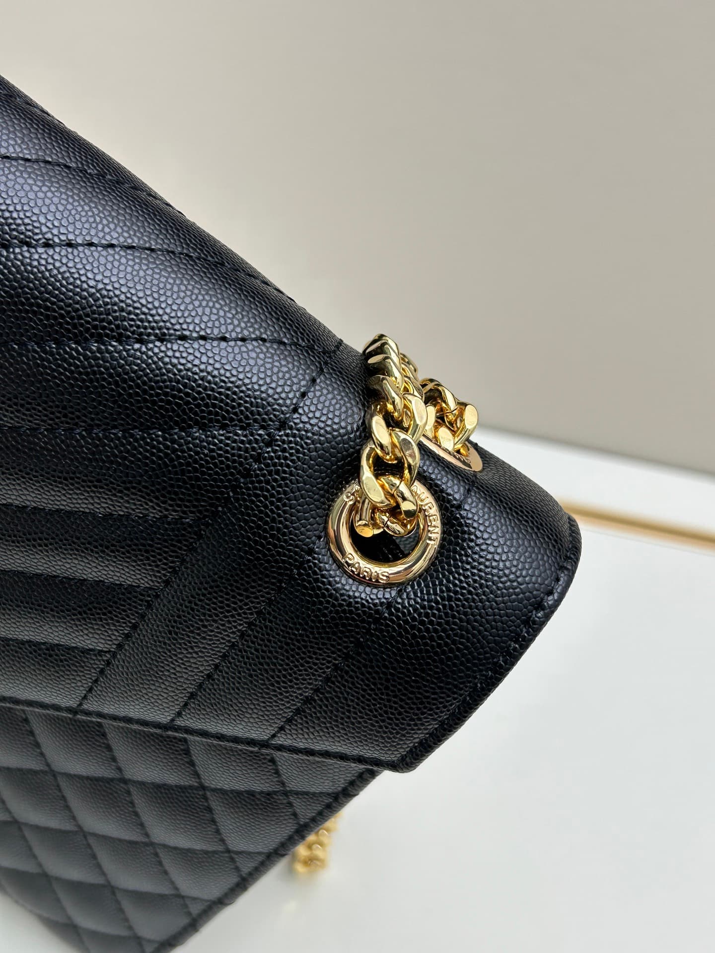 C8692 👏👏YSL Saint Laurent = a fantastic new product that’s a hit🔥! These intricate styles are extremely popular right now. Of course, a designer of such prestige wouldn’t miss out on this design. It’s like a mysterious warrior who protects its owner, bein — image 5