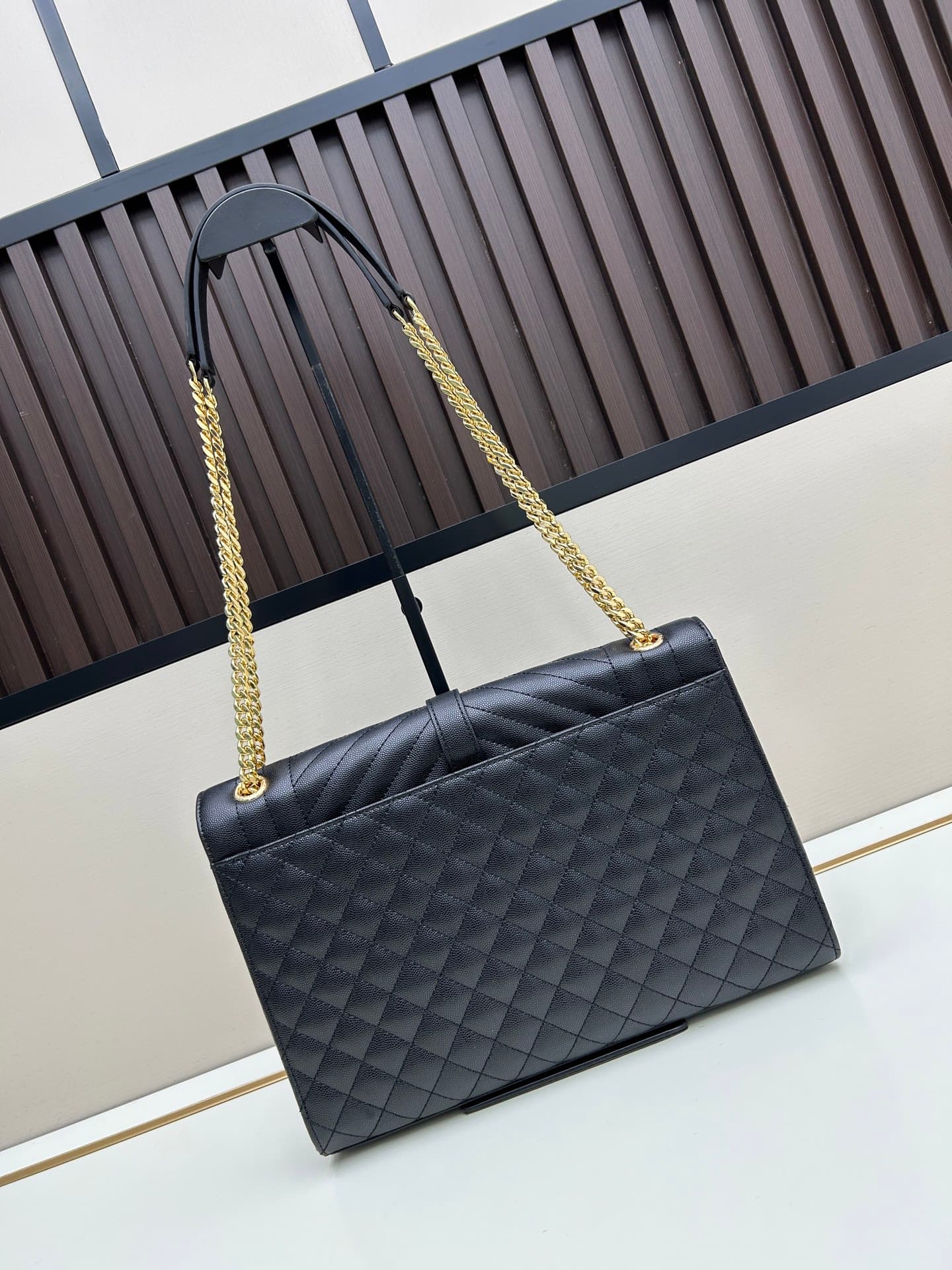 C8692 👏👏YSL Saint Laurent = a fantastic new product that’s a hit🔥! These intricate styles are extremely popular right now. Of course, a designer of such prestige wouldn’t miss out on this design. It’s like a mysterious warrior who protects its owner, bein — image 2