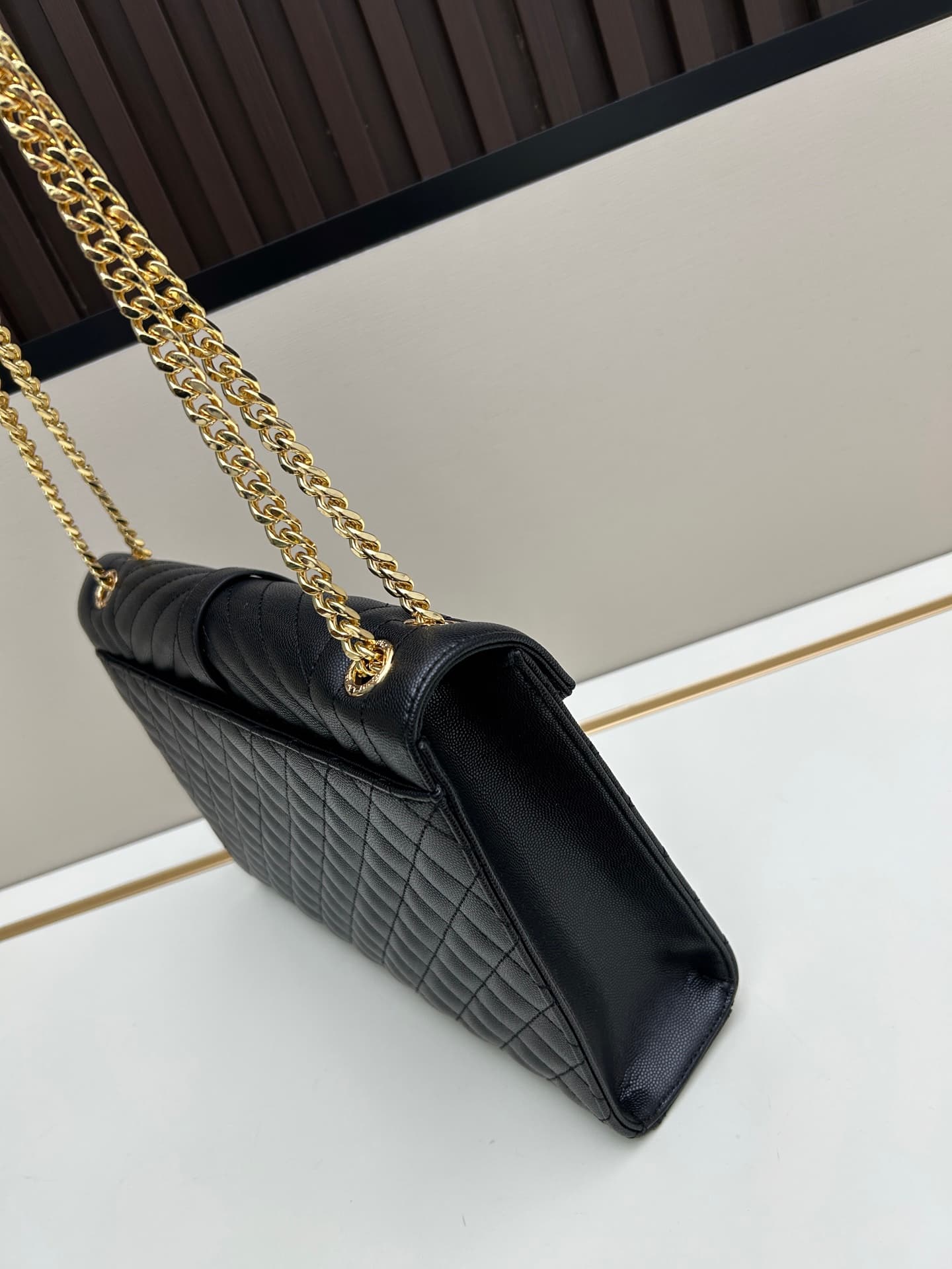 C8692 👏👏YSL Saint Laurent = a fantastic new product that’s a hit🔥! These intricate styles are extremely popular right now. Of course, a designer of such prestige wouldn’t miss out on this design. It’s like a mysterious warrior who protects its owner, bein — image 3