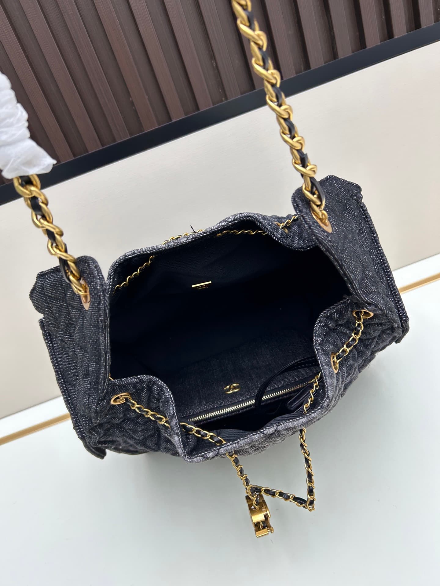 C837 New model 💰 Imported Chanel handbag 25|||The new “Chanel 25bag” is another “It Bag” following Chanel 22bag! It features a classic and practical design, retaining the three iconic elements of the brand: chevron-stitched pattern, leather straps, and do — image 7