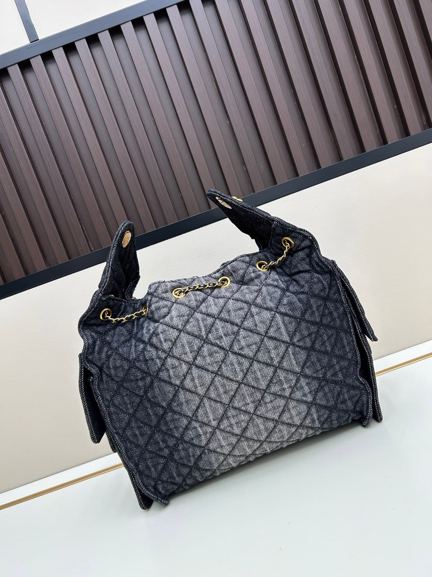 C837 New model 💰 Imported Chanel handbag 25|||The new “Chanel 25bag” is another “It Bag” following Chanel 22bag! It features a classic and practical design, retaining the three iconic elements of the brand: chevron-stitched pattern, leather straps, and do — image 2