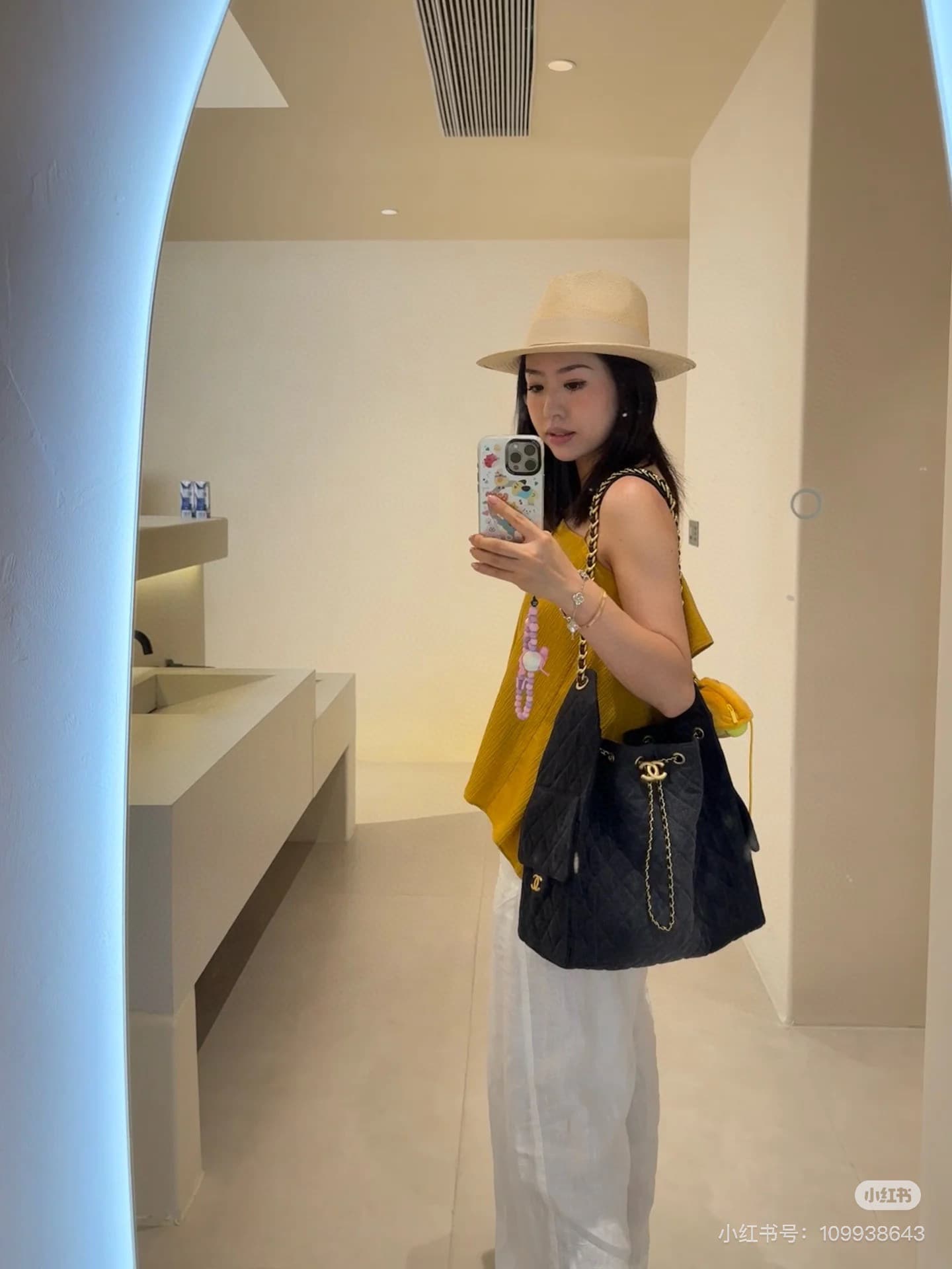 C835 New model 💰 Imported Chanel handbag 25|||The new “Chanel 25bag” is another “It Bag” after Chanel 22bag! Its design is classic and practical, incorporating the three iconic elements of the brand: chevron-stitched fabric, leather straps, and double C b — image 8