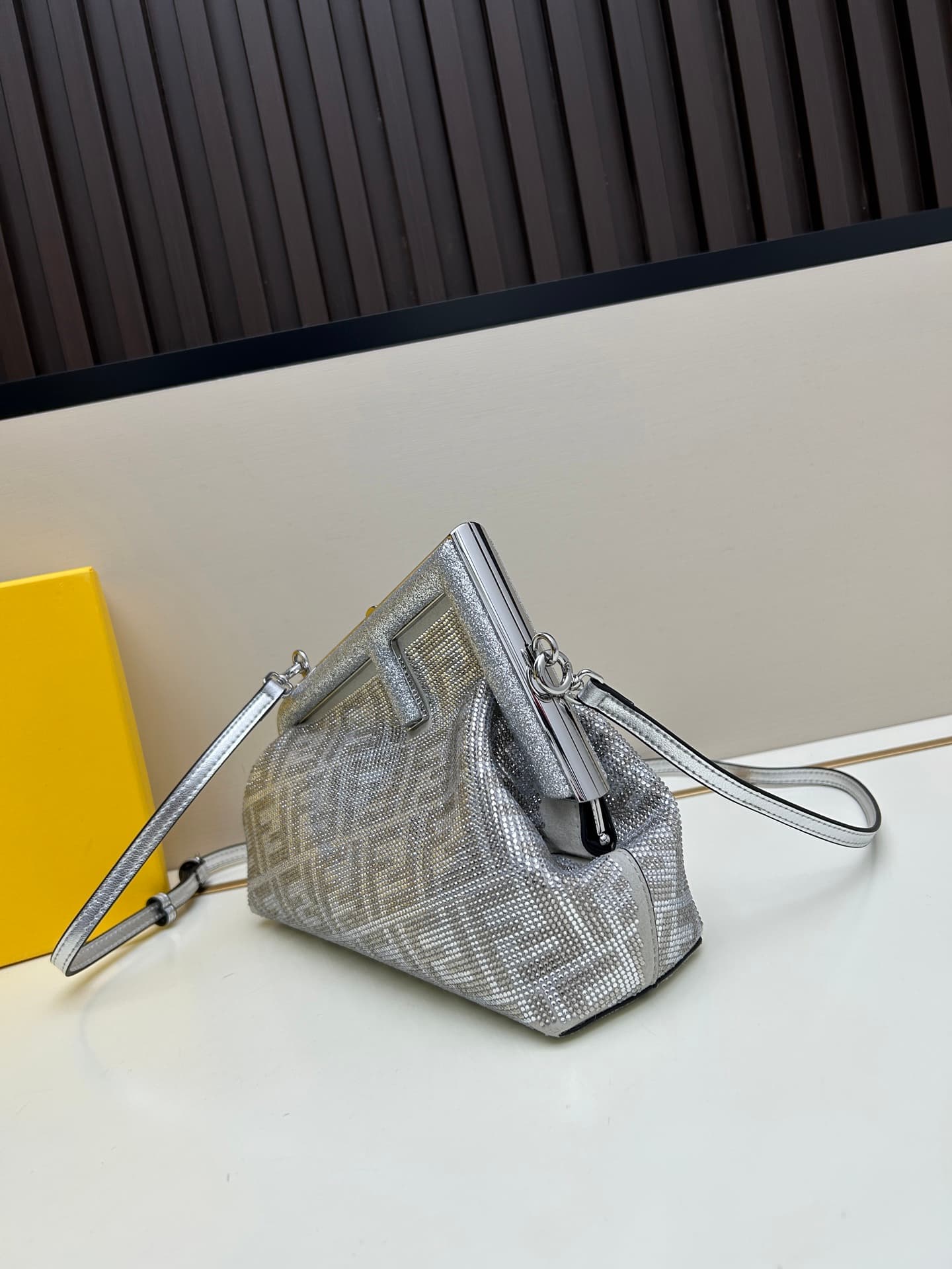 C2971 Packing Box Fendi Water Drop Single Shoulder Bag — image 2