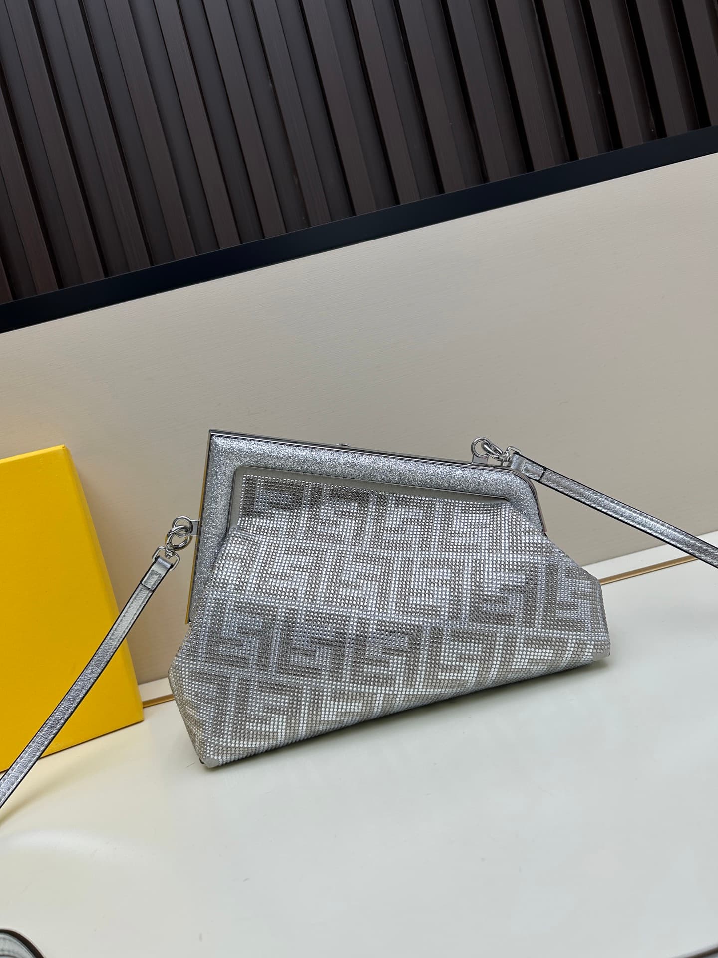 C2971 Packing Box Fendi Water Drop Single Shoulder Bag — image 3