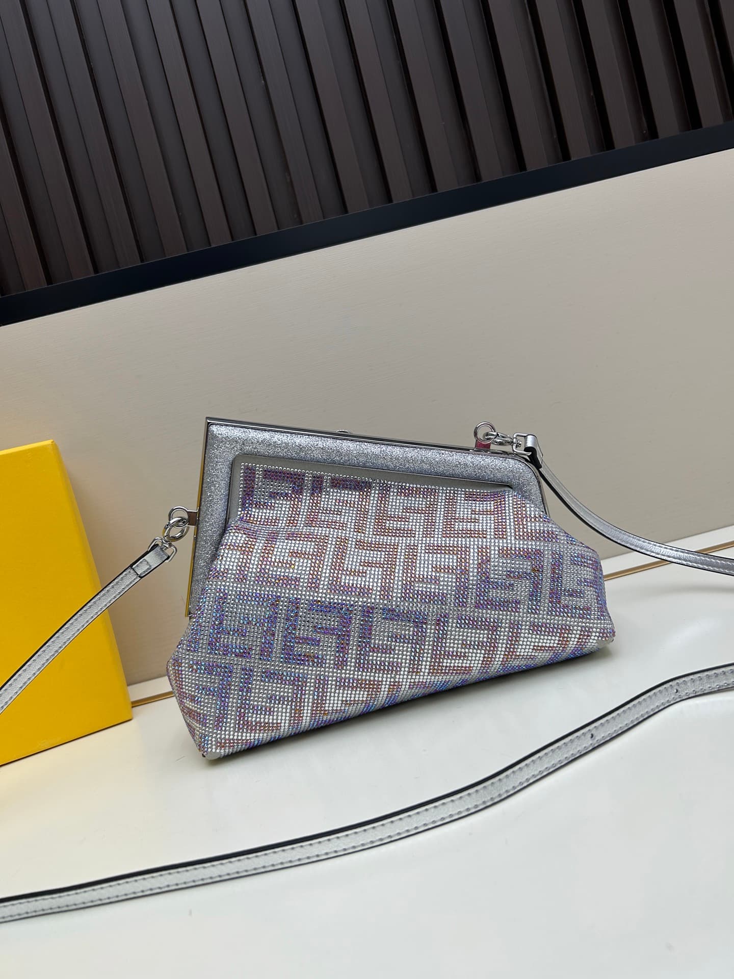 C2970 Packing Box Fendi Water Drop Single Shoulder Bag — image 3