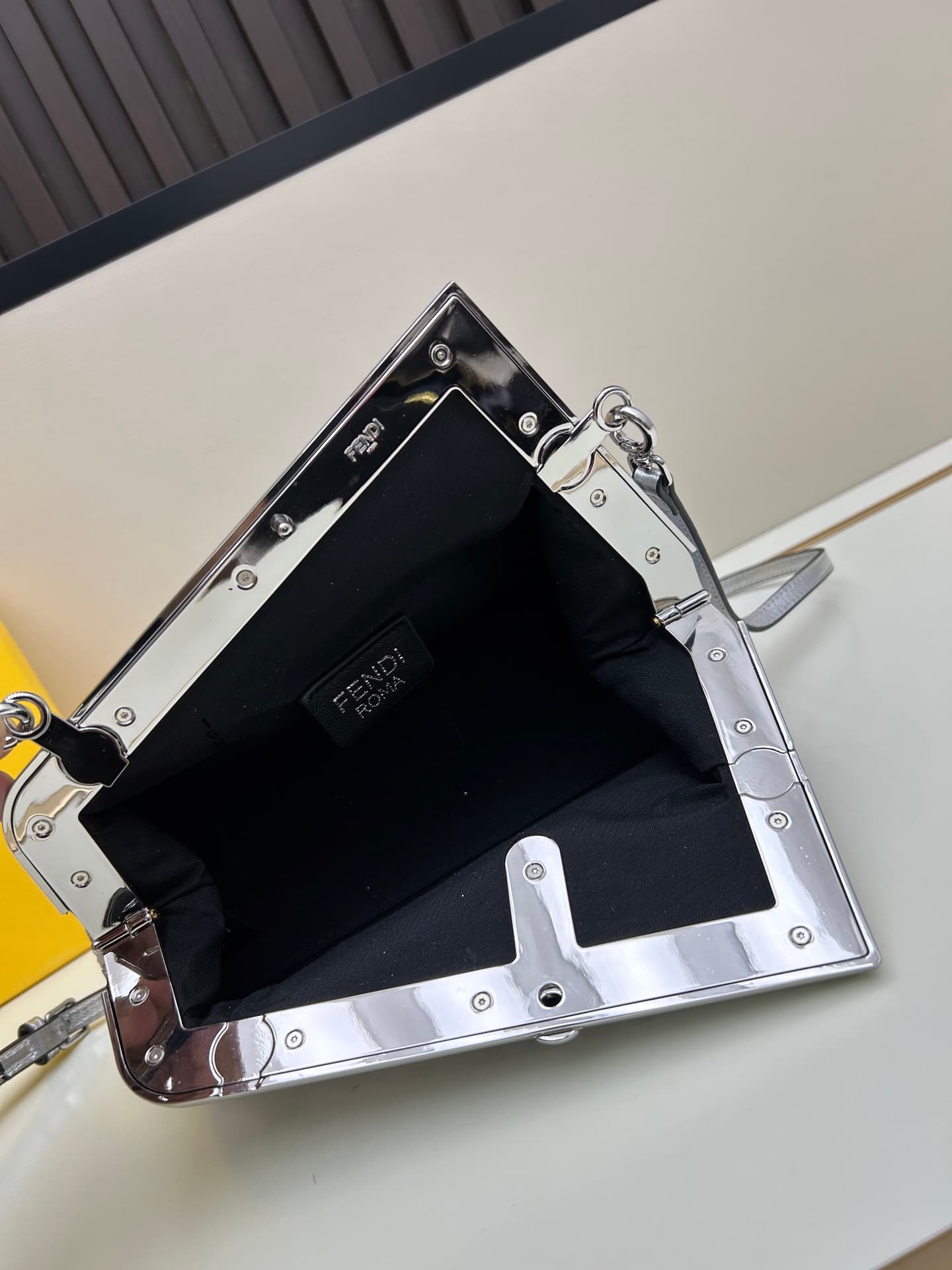 C2970 Packing Box Fendi Water Drop Single Shoulder Bag — image 7