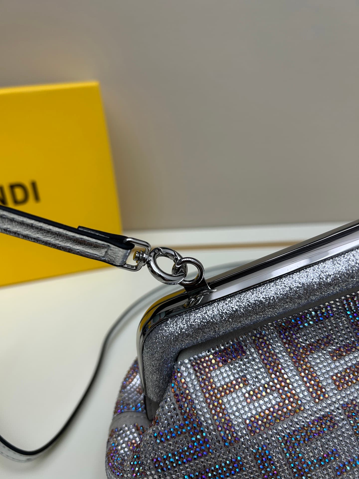 C2970 Packing Box Fendi Water Drop Single Shoulder Bag — image 6