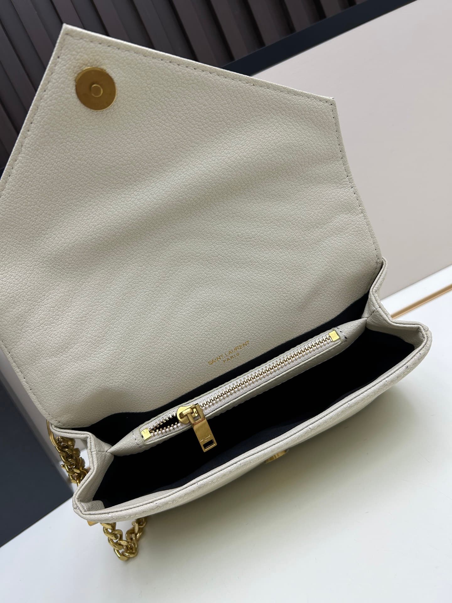 C8734 New version of the Saint Laurent classic postman bag – a true evergreen in the fashion world🌟|||🔥 This classic Saint Laurent postman bag is truly a leader in the fashion industry! It seems to instantly transform you into a fashion expert!😍 — image 7