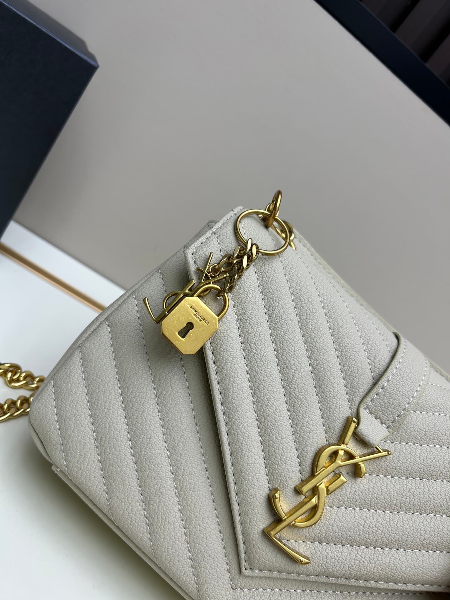 C8734 New version of the Saint Laurent classic postman bag – a true evergreen in the fashion world🌟|||🔥 This classic Saint Laurent postman bag is truly a leader in the fashion industry! It seems to instantly transform you into a fashion expert!😍 — image 4