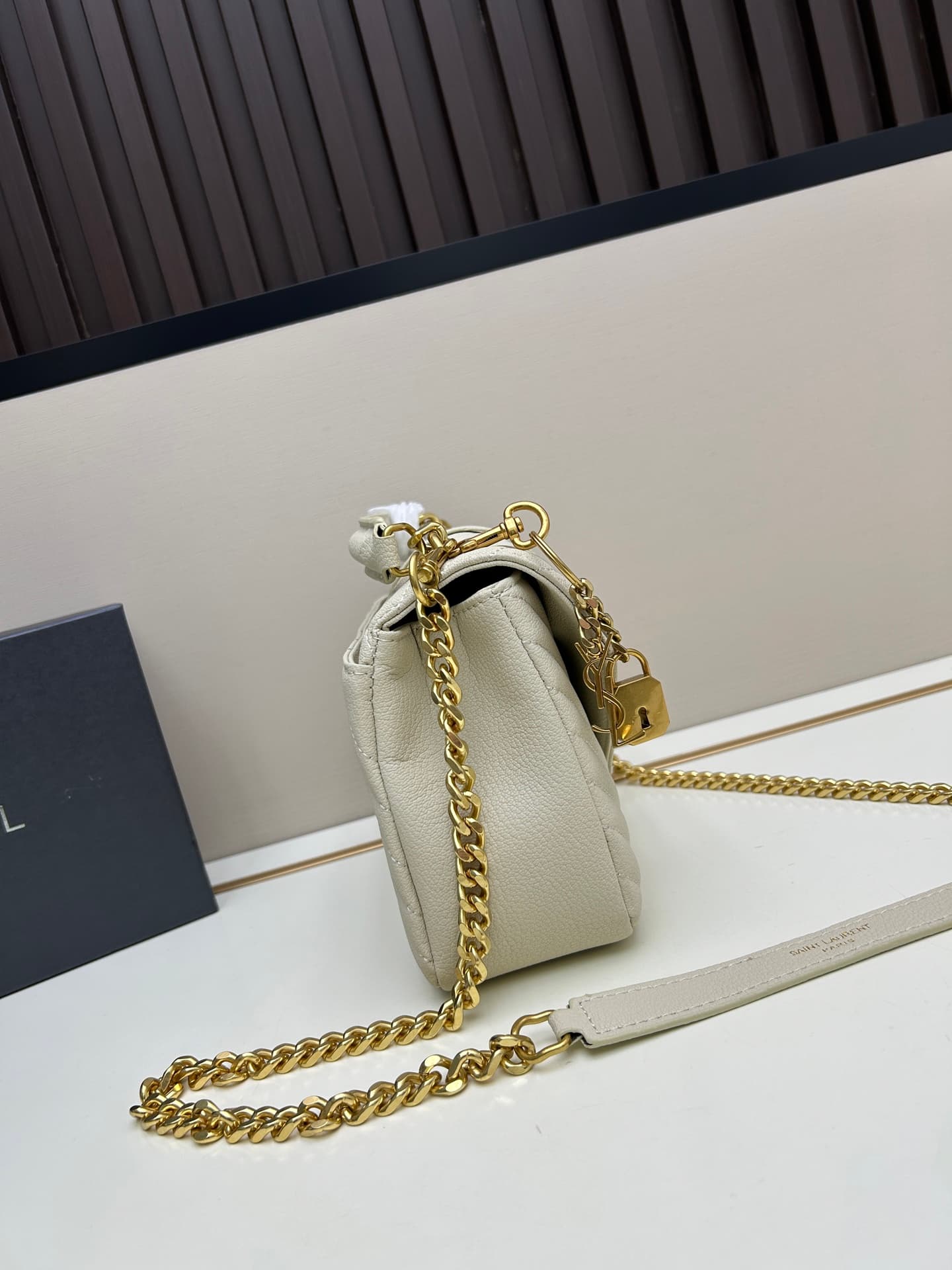 C8734 New version of the Saint Laurent classic postman bag – a true evergreen in the fashion world🌟|||🔥 This classic Saint Laurent postman bag is truly a leader in the fashion industry! It seems to instantly transform you into a fashion expert!😍 — image 2