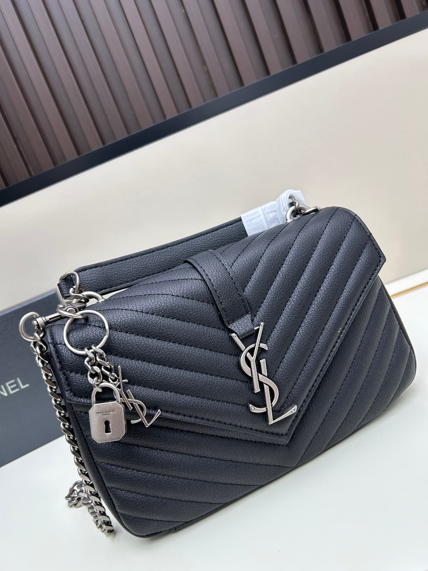 C8733 The new St. Laurent classic postman bag is a true icon in the fashion world🌟|||🔥 This classic St. Laurent postman bag is truly a leader in the fashion industry! It seems to instantly transform you into a fashion expert!😍 — image 4