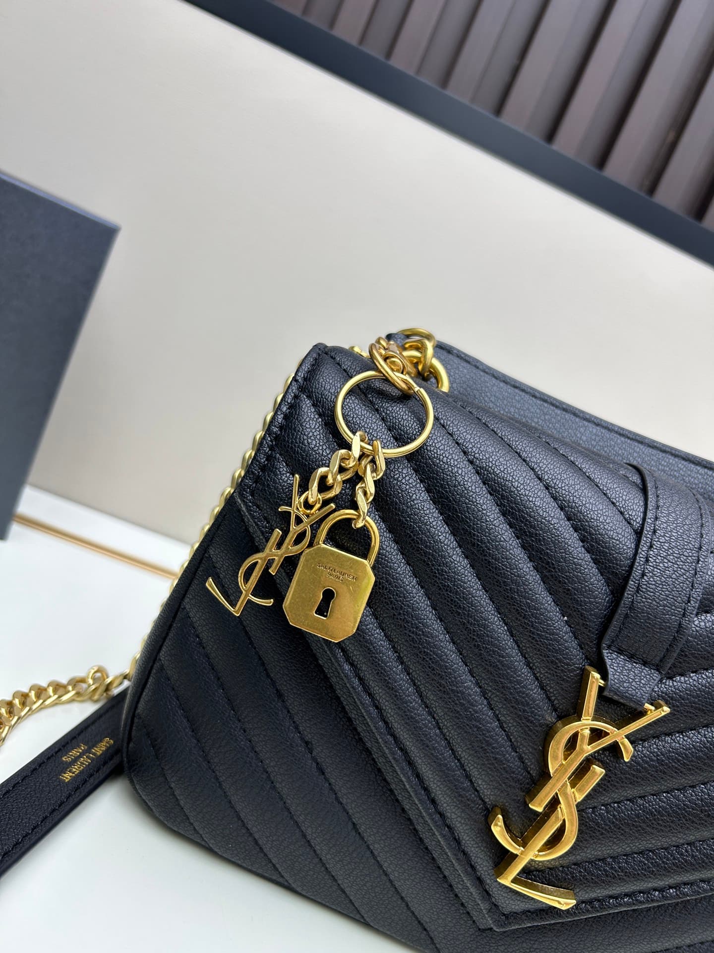 C8732 The new version of the Saint Laurent classic postman bag is a true icon in the fashion world🌟|||🔥 This classic Saint Laurent postman bag is truly a leader in the fashion industry! It seems to instantly transform you into a fashion expert!😍 — image 4
