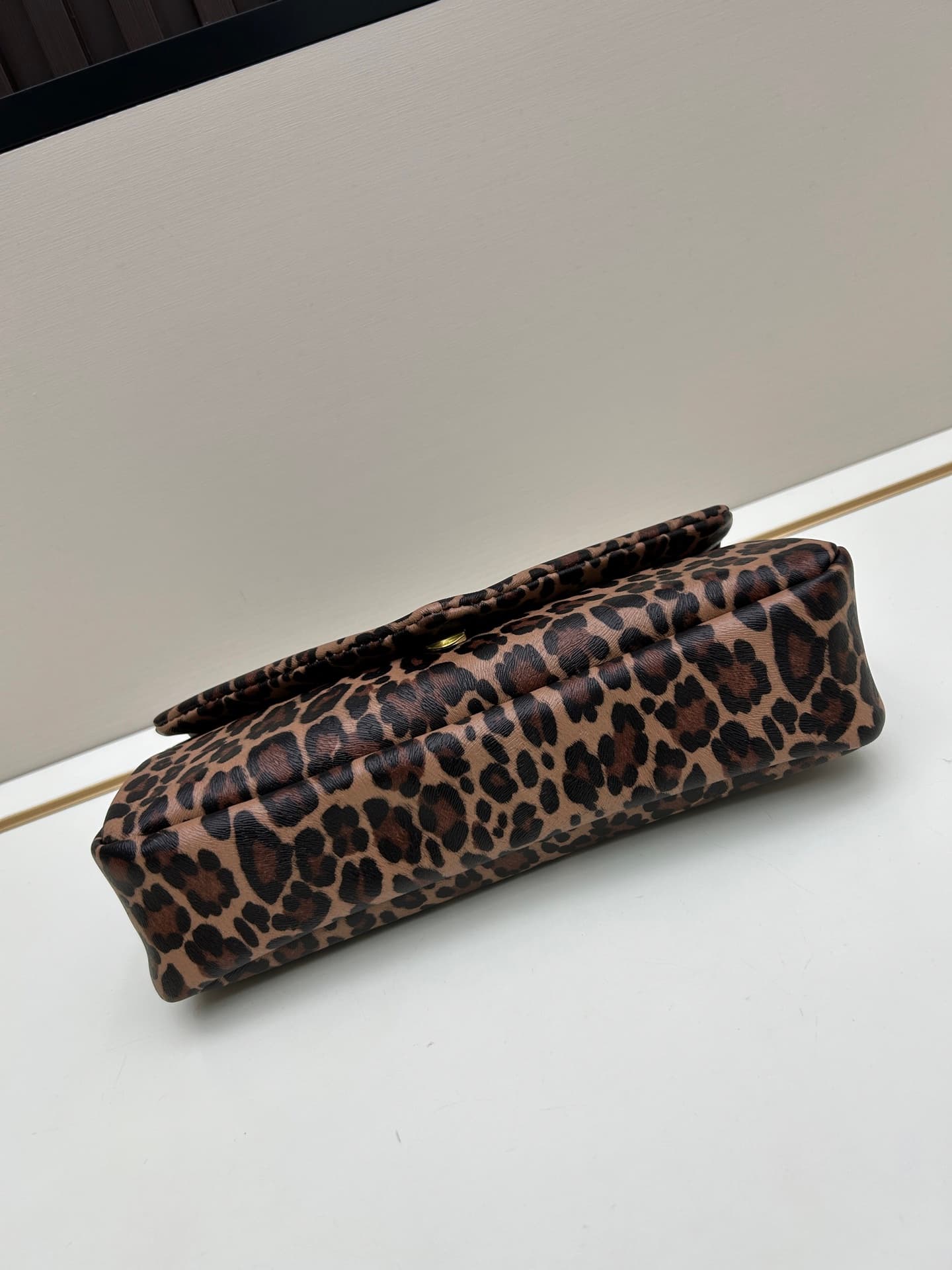 C8737 New style bag box 💰✔️ YSL Saint Laurent leopard pattern |||| I bought this YSL leopard-pattern chain bag. When I wore it on my back, the attention from others was overwhelming!! — image 5