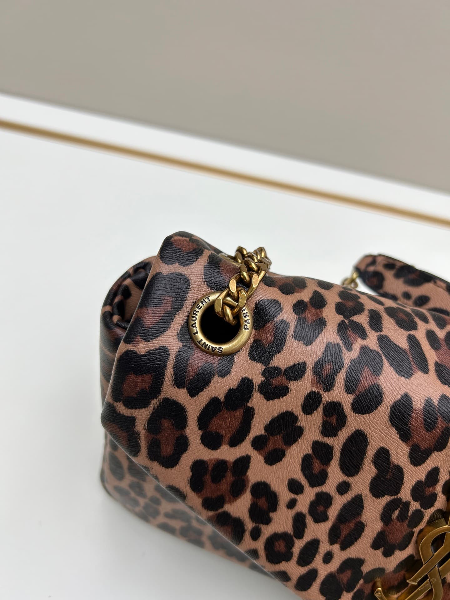 C8737 New style bag box 💰✔️ YSL Saint Laurent leopard pattern |||| I bought this YSL leopard-pattern chain bag. When I wore it on my back, the attention from others was overwhelming!! — image 6