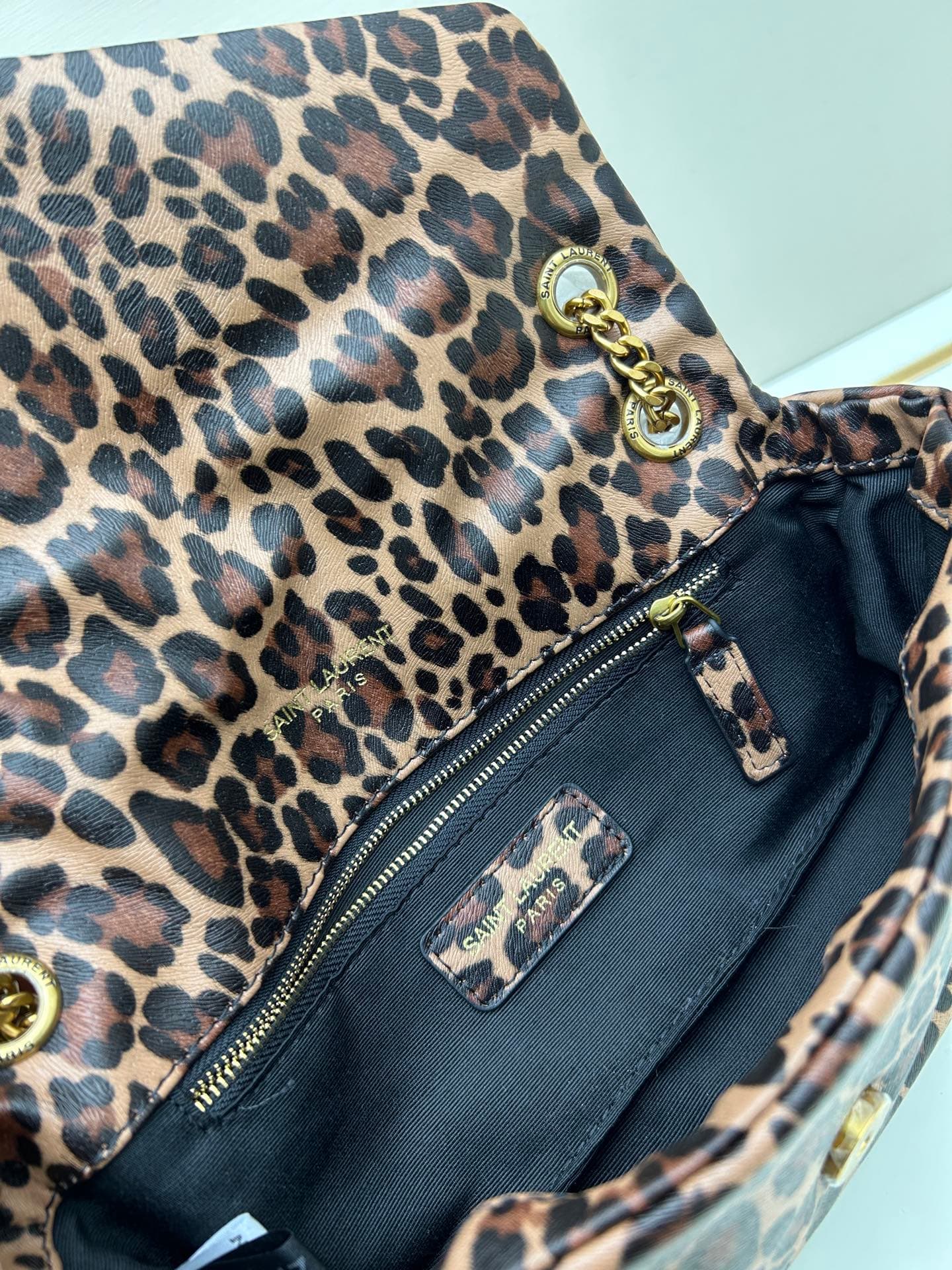 C8737 New style bag box 💰✔️ YSL Saint Laurent leopard pattern |||| I bought this YSL leopard-pattern chain bag. When I wore it on my back, the attention from others was overwhelming!! — image 8