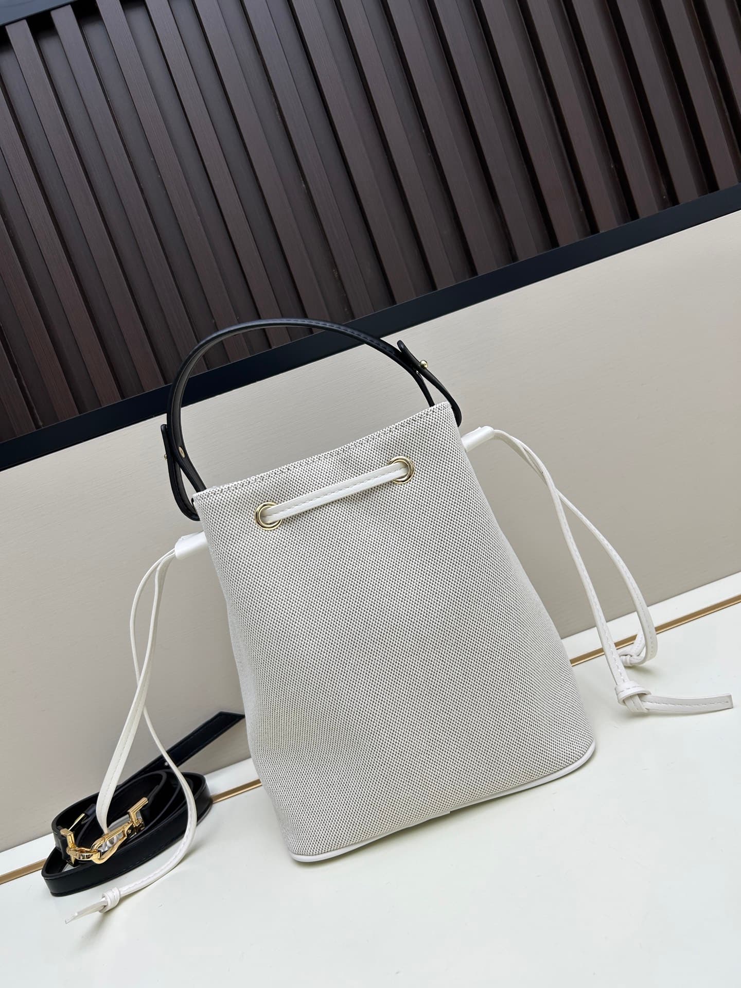 C8388 . New model 🆕 available for sale: Versace women’s rope-trimmed bucket bag. High-quality material, large capacity – it really holds a lot. Equipped with long and short shoulder straps — image 3