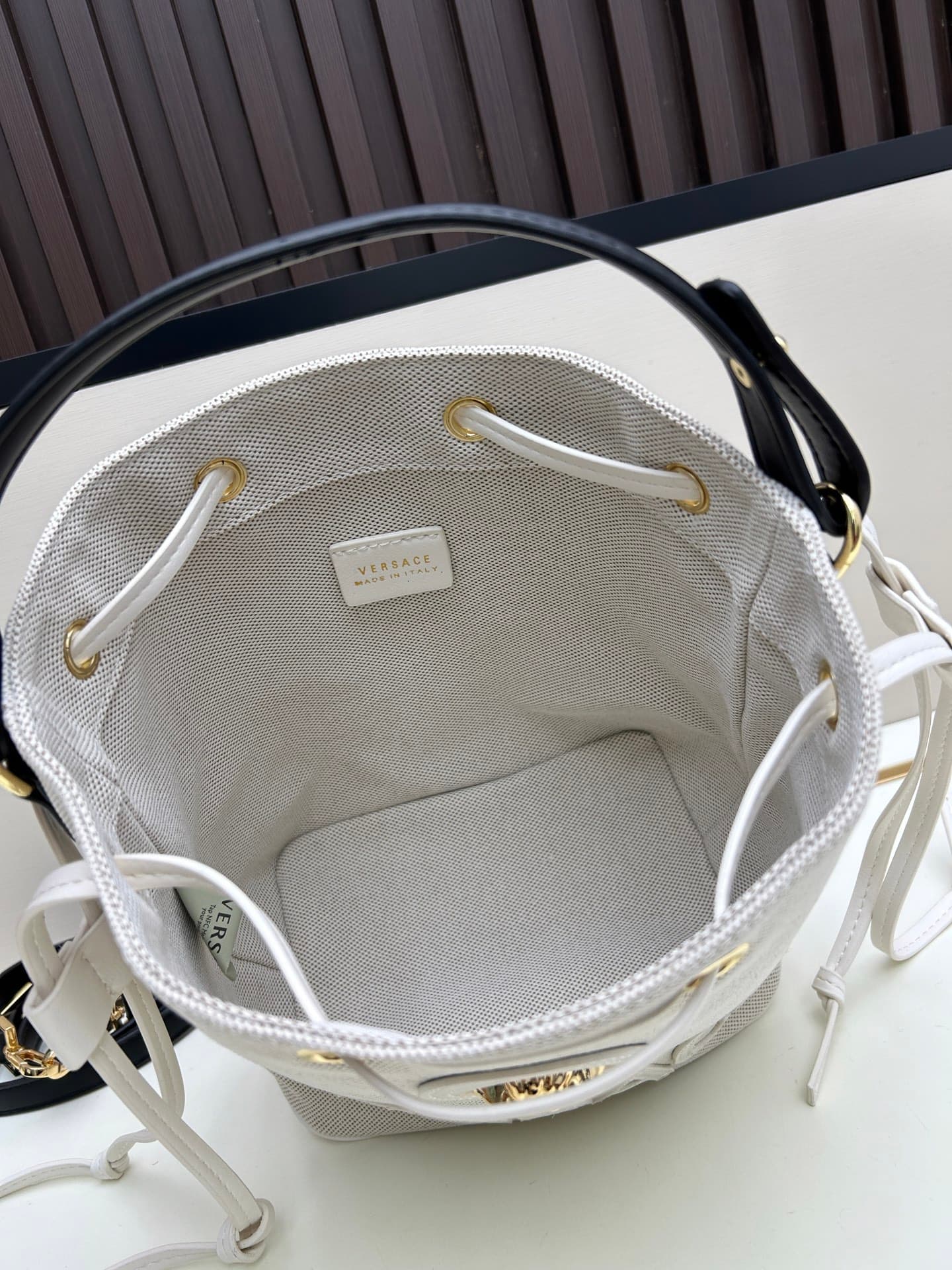 C8388 . New model 🆕 available for sale: Versace women’s rope-trimmed bucket bag. High-quality material, large capacity – it really holds a lot. Equipped with long and short shoulder straps — image 7