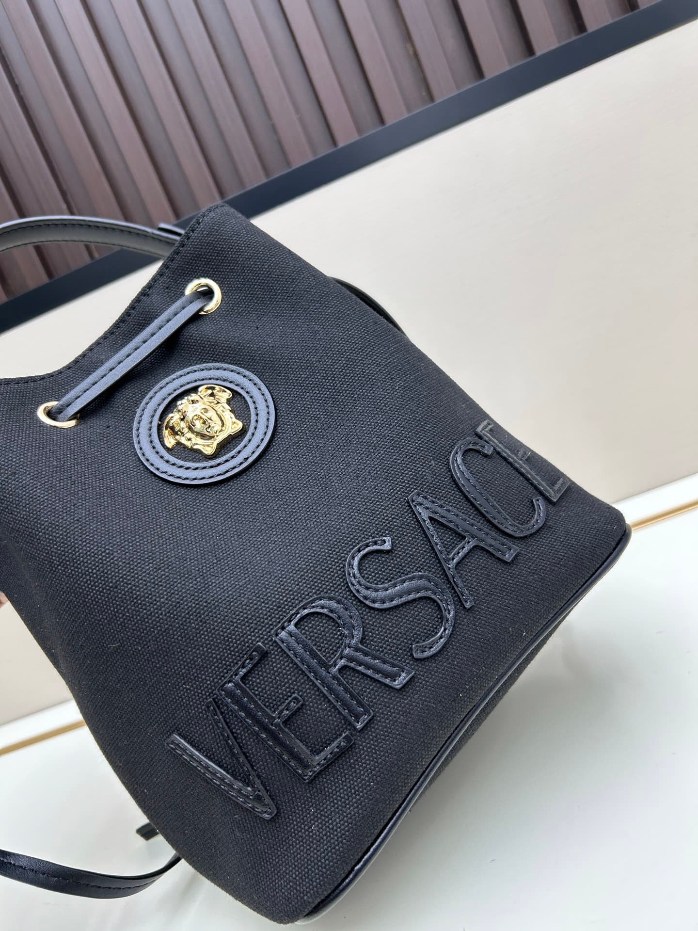 C8387 . New model 🆕 available for sale: Versace women’s straped bucket bag. High-quality material, large capacity – it really holds a lot of things. It comes with long and short shoulder straps — image 4
