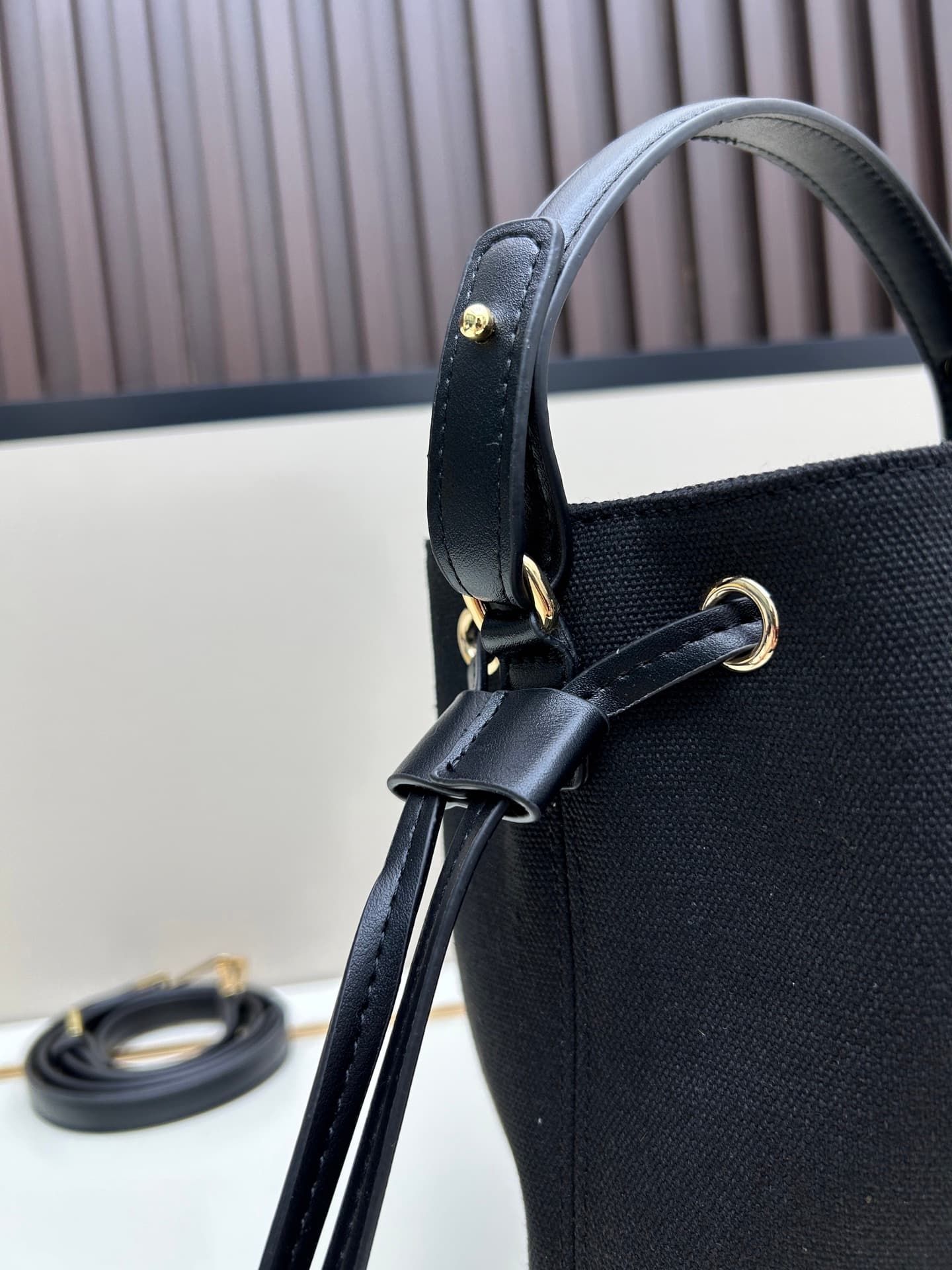 C8387 . New model 🆕 available for sale: Versace women’s straped bucket bag. High-quality material, large capacity – it really holds a lot of things. It comes with long and short shoulder straps — image 6