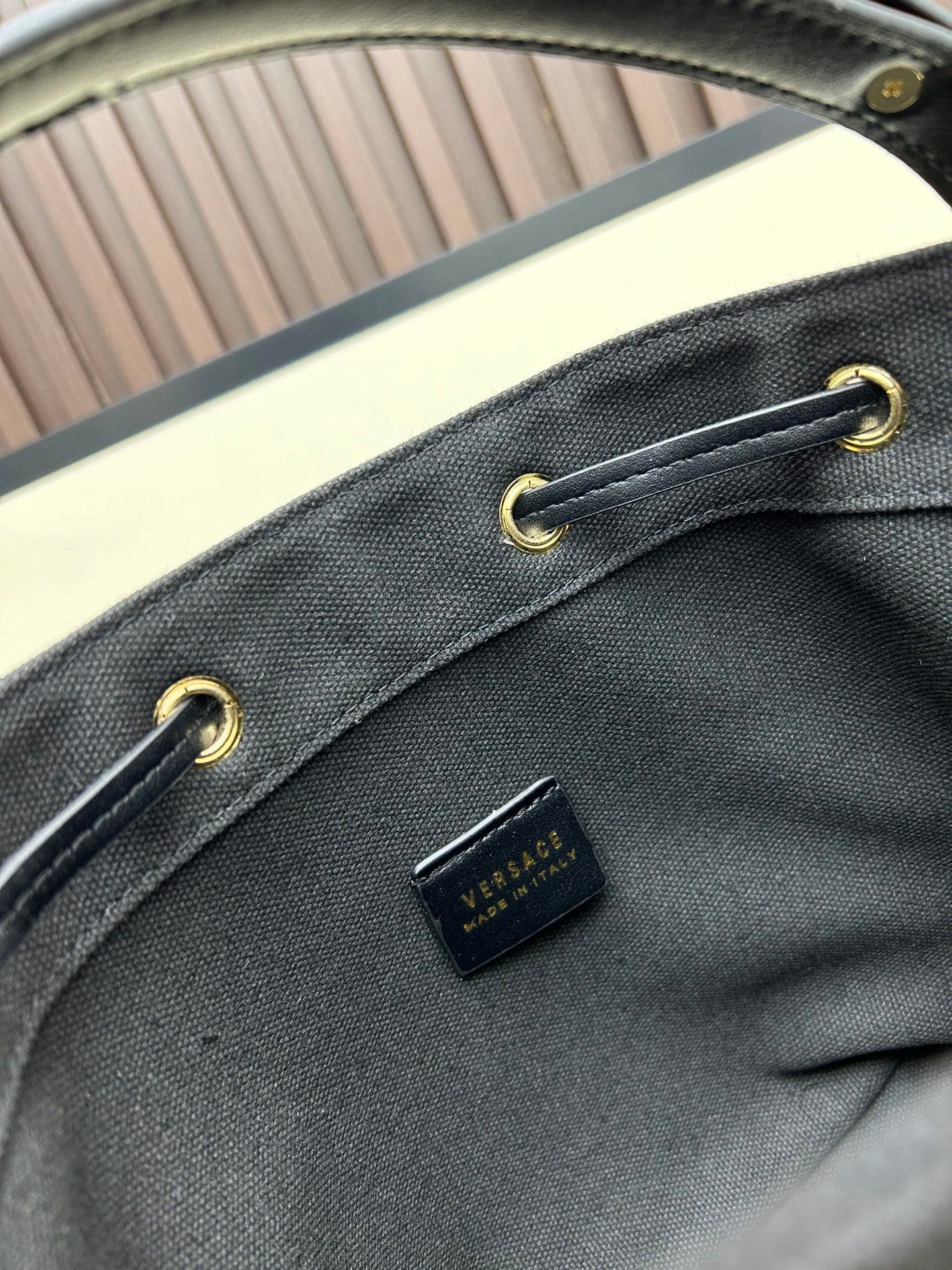 C8387 . New model 🆕 available for sale: Versace women’s straped bucket bag. High-quality material, large capacity – it really holds a lot of things. It comes with long and short shoulder straps — image 8