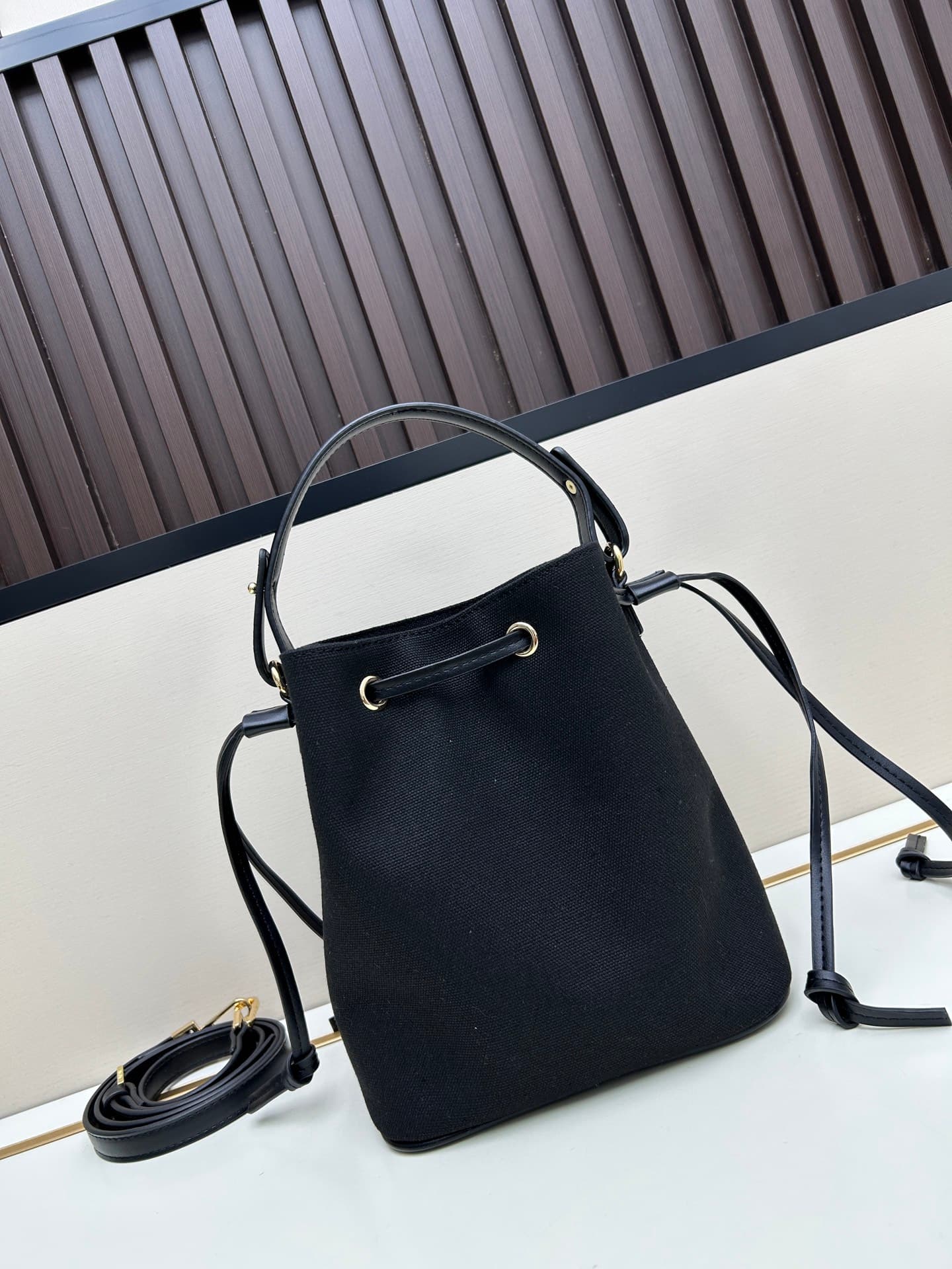 C8387 . New model 🆕 available for sale: Versace women’s straped bucket bag. High-quality material, large capacity – it really holds a lot of things. It comes with long and short shoulder straps — image 3
