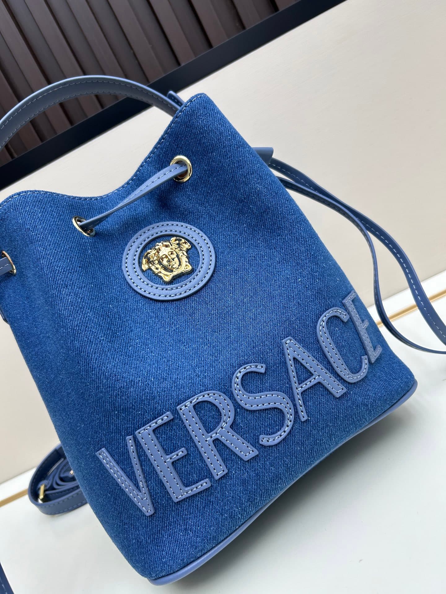 C8386 . New model 🆕 available for sale: Versace women’s strap backpack. High-quality fabric, large capacity – it really holds a lot of things. It comes with long and short shoulder straps — image 4