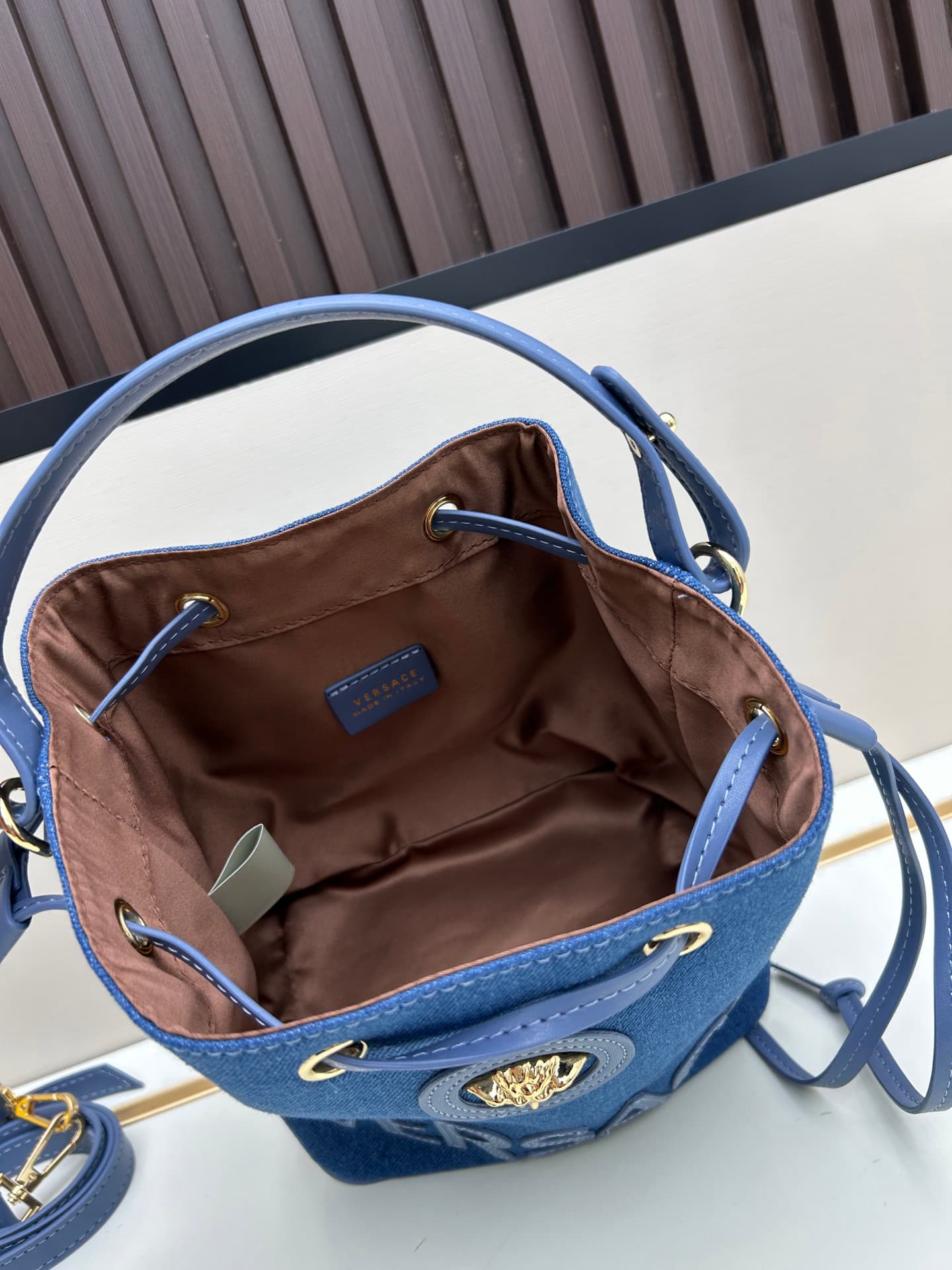 C8386 . New model 🆕 available for sale: Versace women’s strap backpack. High-quality fabric, large capacity – it really holds a lot of things. It comes with long and short shoulder straps — image 7