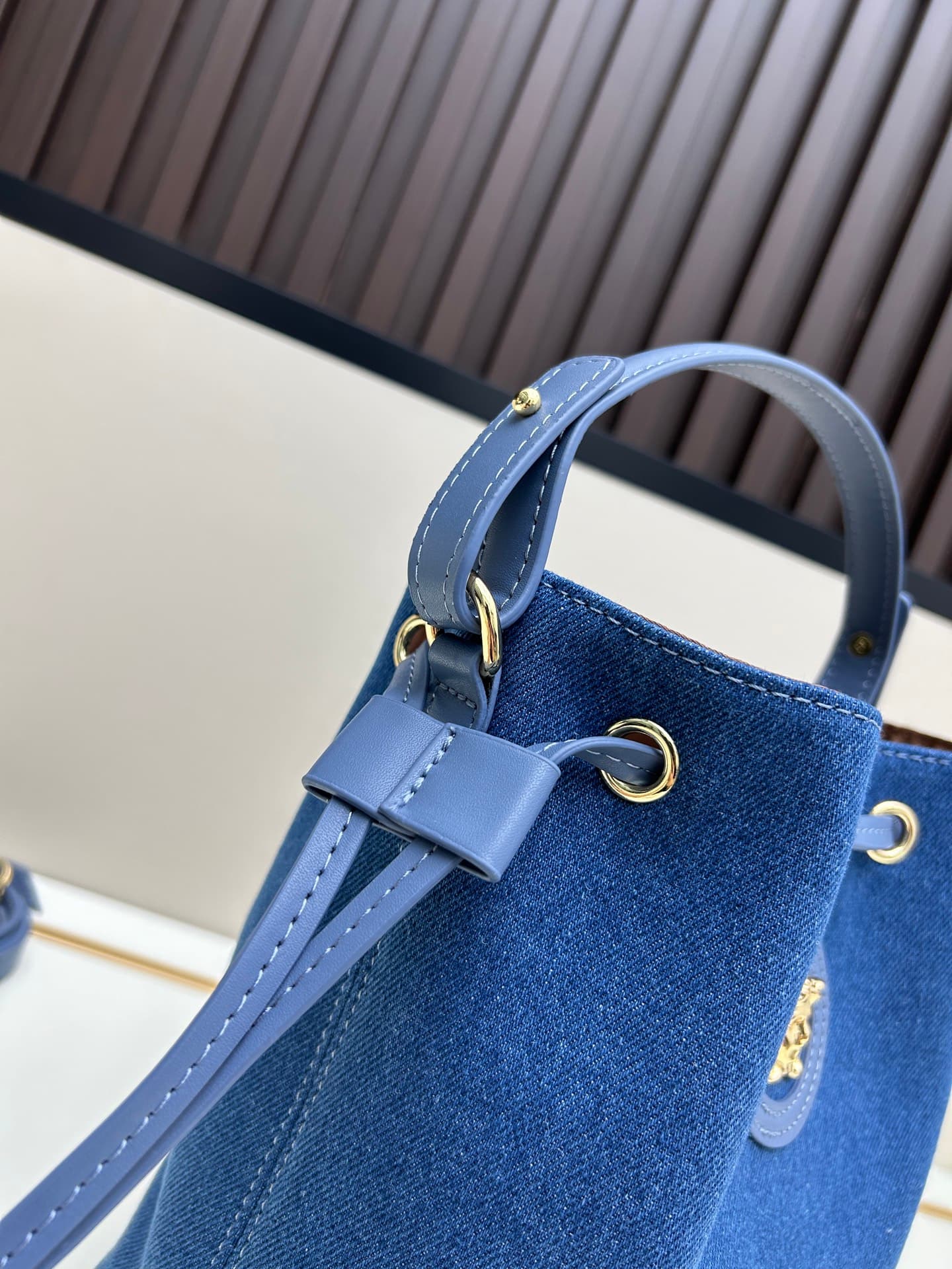 C8386 . New model 🆕 available for sale: Versace women’s strap backpack. High-quality fabric, large capacity – it really holds a lot of things. It comes with long and short shoulder straps — image 6