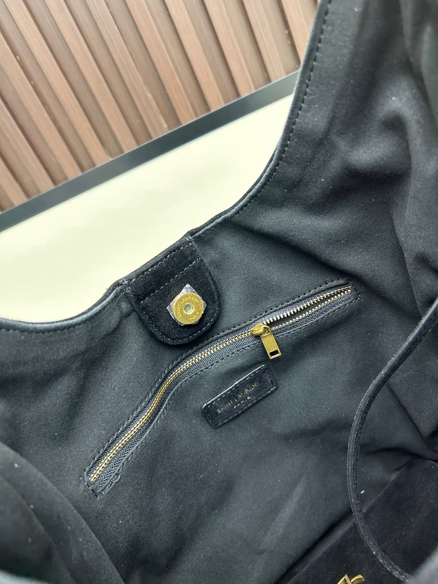 C8727 New models with leather cases 💰 Collection of suede items: Bea, Hobo, Jamie. Saint Laurent bags with soft suede and cotton textures; they create a unique style when worn together. The combination of suede and cotton adds more depth to the outfit. Th — image 7
