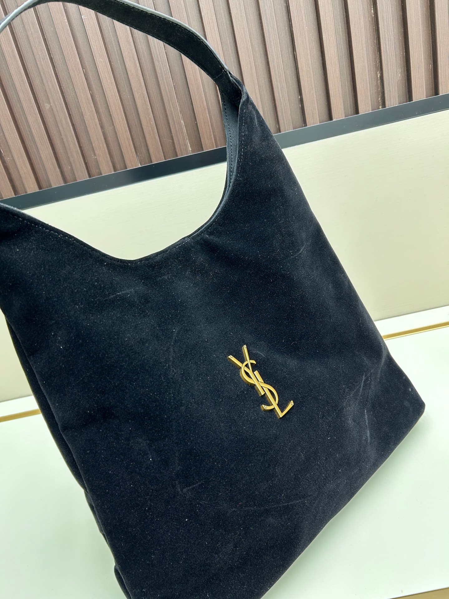 C8727 New models with leather cases 💰 Collection of suede items: Bea, Hobo, Jamie. Saint Laurent bags with soft suede and cotton textures; they create a unique style when worn together. The combination of suede and cotton adds more depth to the outfit. Th — image 4