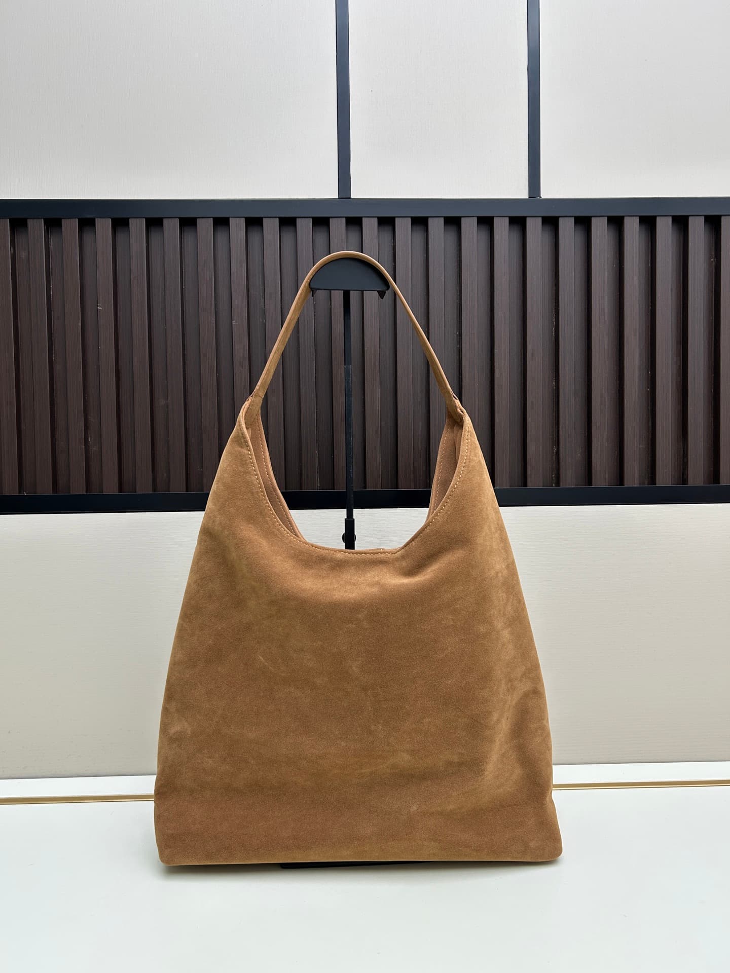 C8726 New models with leather cases 💰 A collection of suede items: Bea, Hobo, Jamie. Saint Laurent bags with soft velvet surfaces, as well as those with a bucket shape. They give a unique style; pairing them with suede or velvet textures adds more layers  — image 2