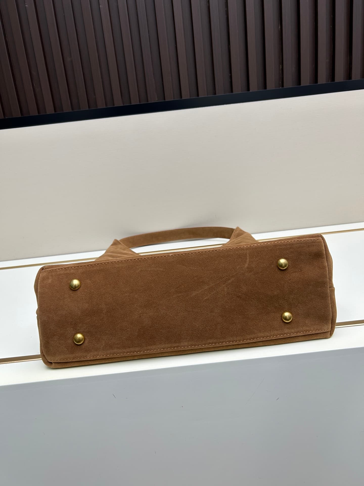 C8726 New models with leather cases 💰 A collection of suede items: Bea, Hobo, Jamie. Saint Laurent bags with soft velvet surfaces, as well as those with a bucket shape. They give a unique style; pairing them with suede or velvet textures adds more layers  — image 5