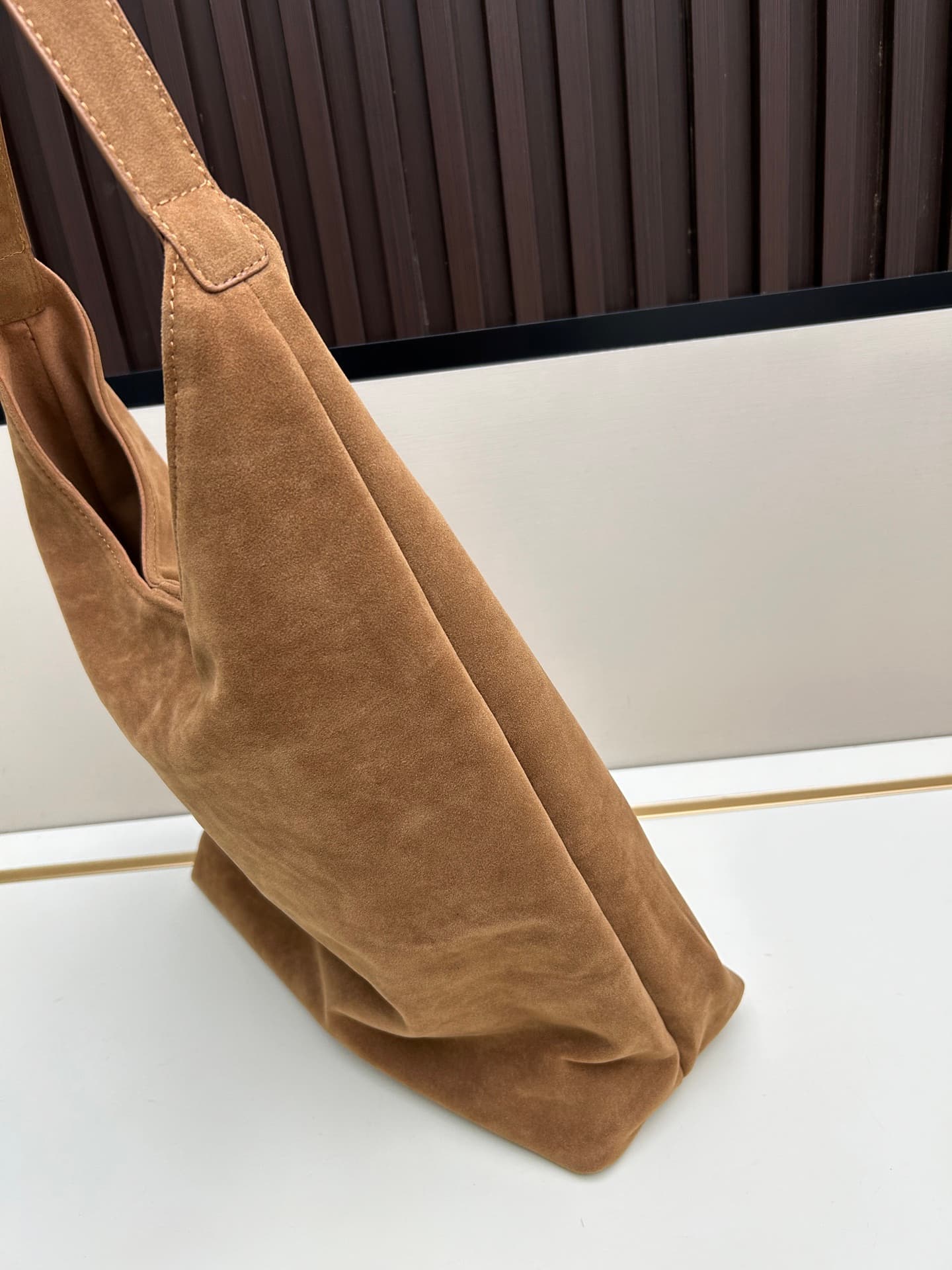 C8726 New models with leather cases 💰 A collection of suede items: Bea, Hobo, Jamie. Saint Laurent bags with soft velvet surfaces, as well as those with a bucket shape. They give a unique style; pairing them with suede or velvet textures adds more layers  — image 3